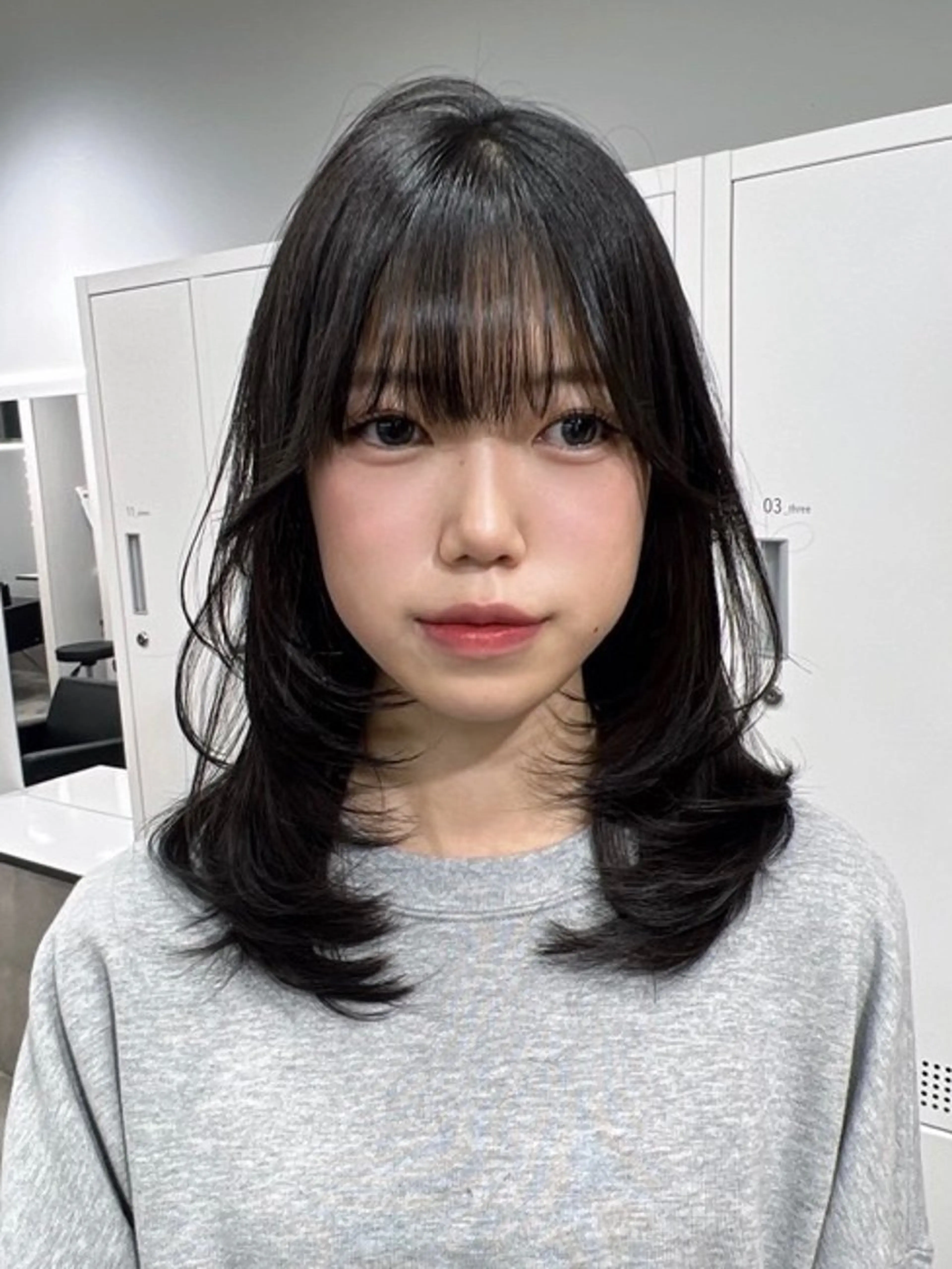 ミディアム カット トリートメント maya レイヤーカットのヘアスタイル