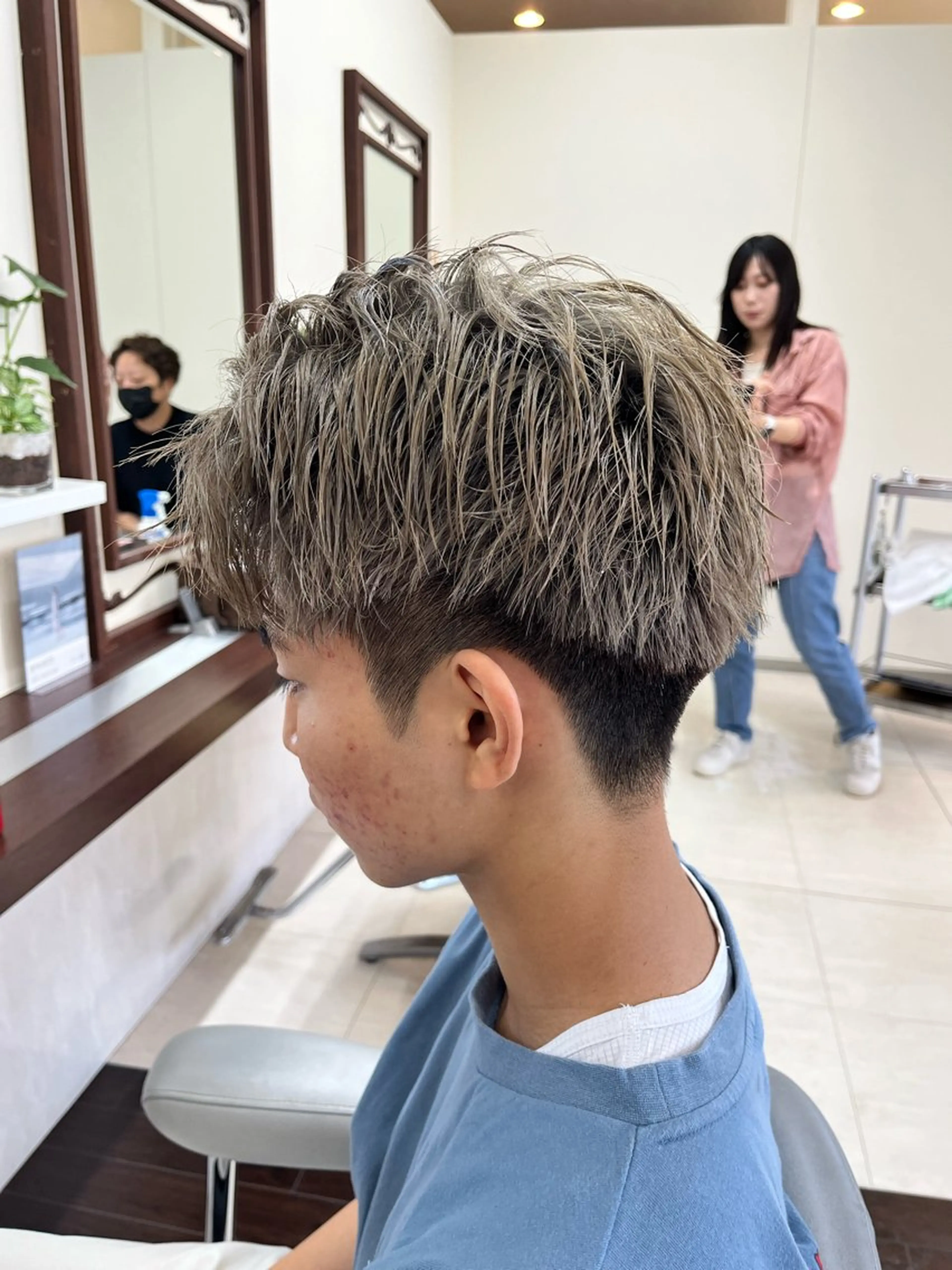 ショート カラー メンズ メンズハイトーン メンズショート ハイトーンカラー ショートヘア 🧊メンズ特化🧊 高木航希のヘアスタイル