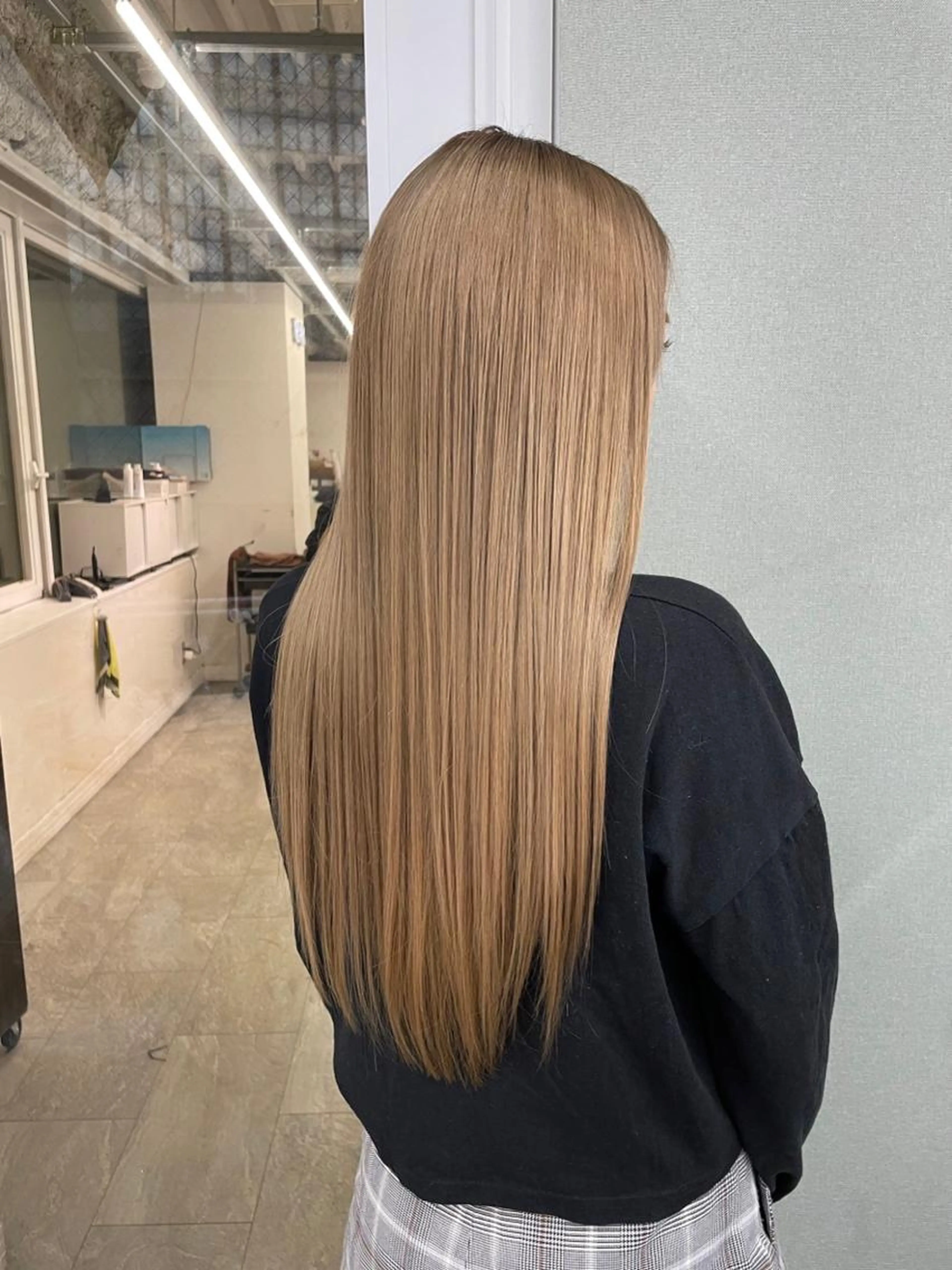 【ツヤさら👀✨】ダブルカラー（ブリーチ）＋広がる髪を抑える髪質改善treatment🫧#髪質改善#ハイトーン#渋谷の写真