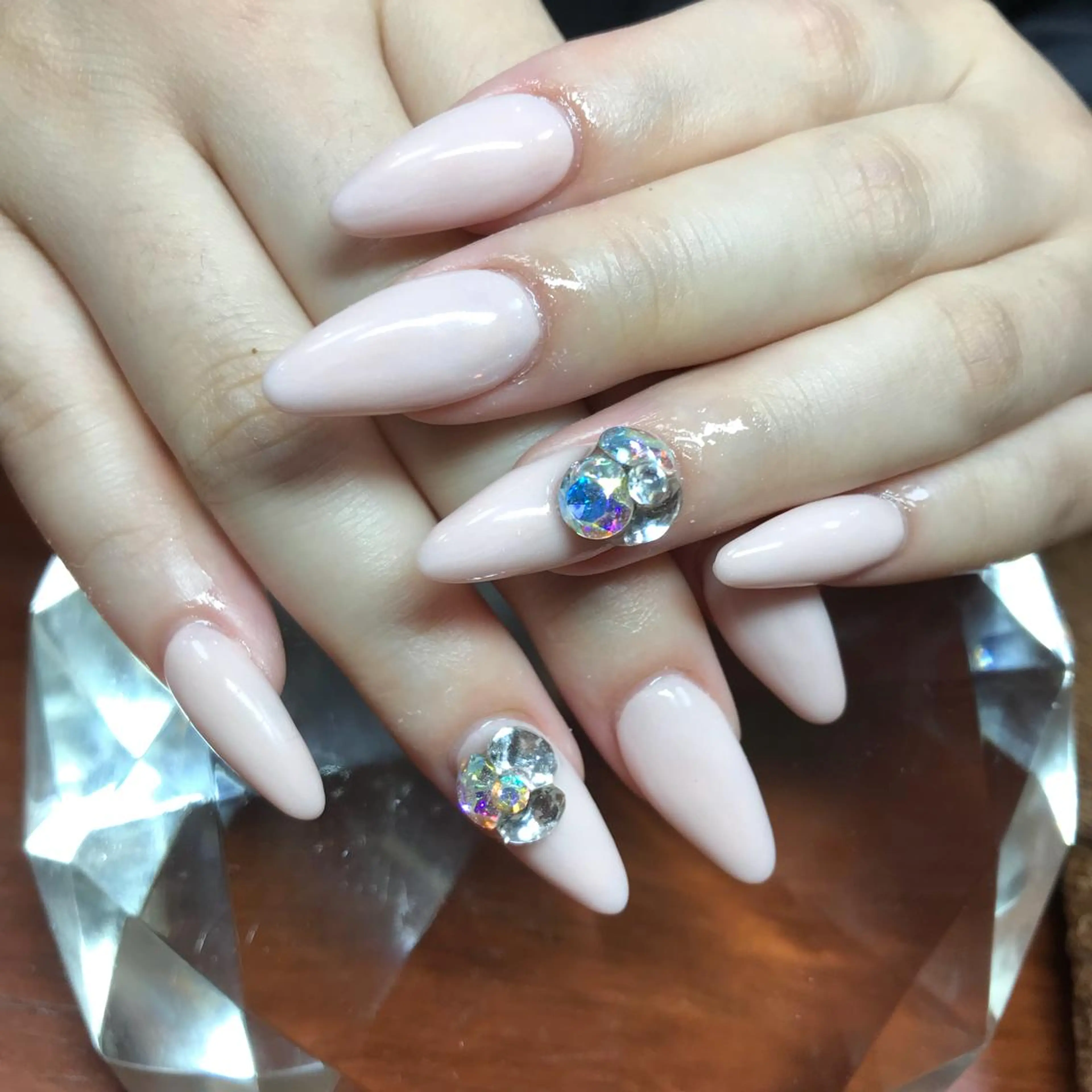 ミディアム ネイル ストーンネイル ハンドネイル 《LB》ラブリエ Nail&eyeのマツエク・マツパデザイン