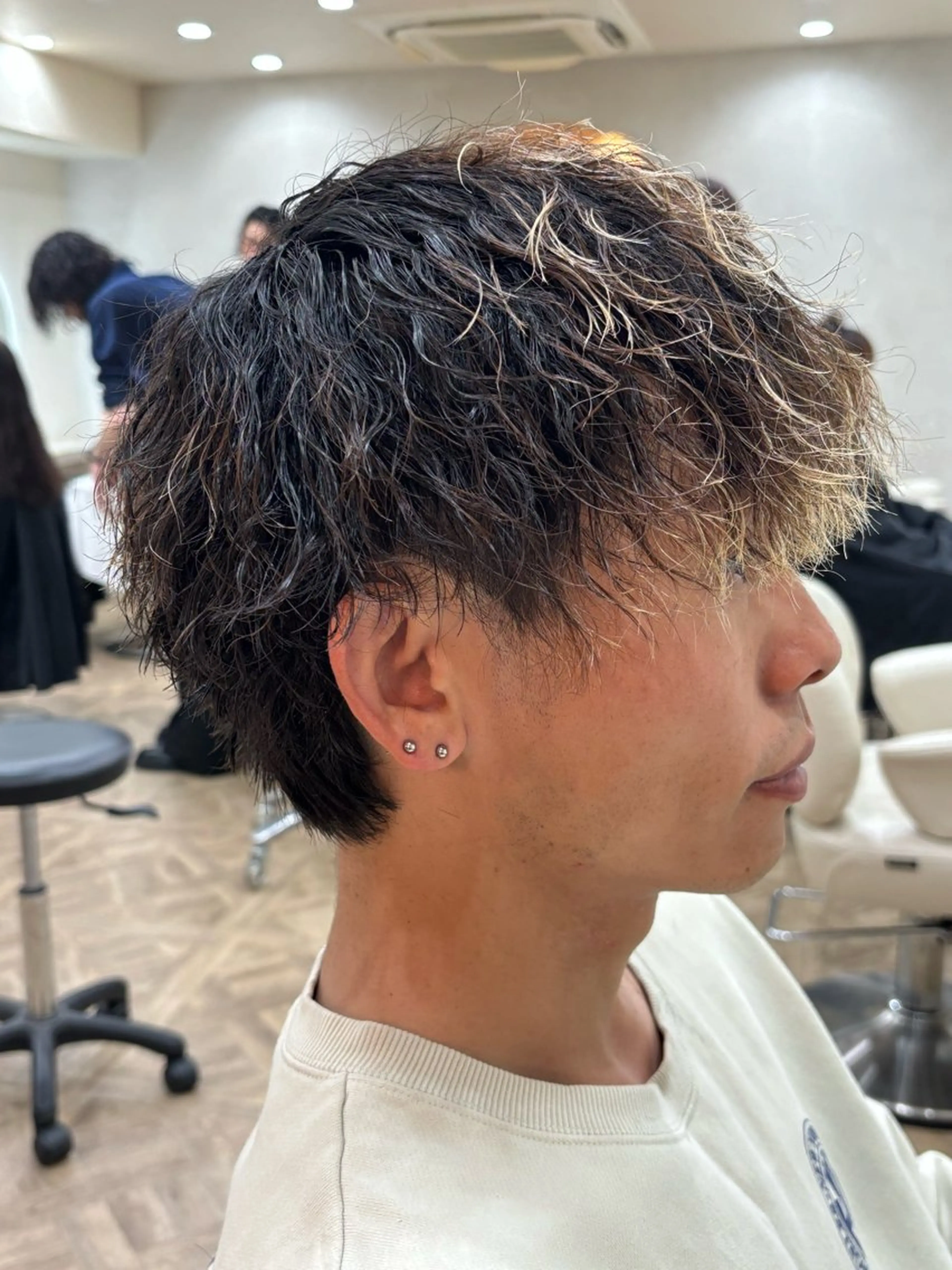 パーマ メンズ メンズパーマ ツイストスパイラルパーマ スパイラルパーマ シンバヒナノ/パーマ レイヤー/髪質改善のヘアスタイル