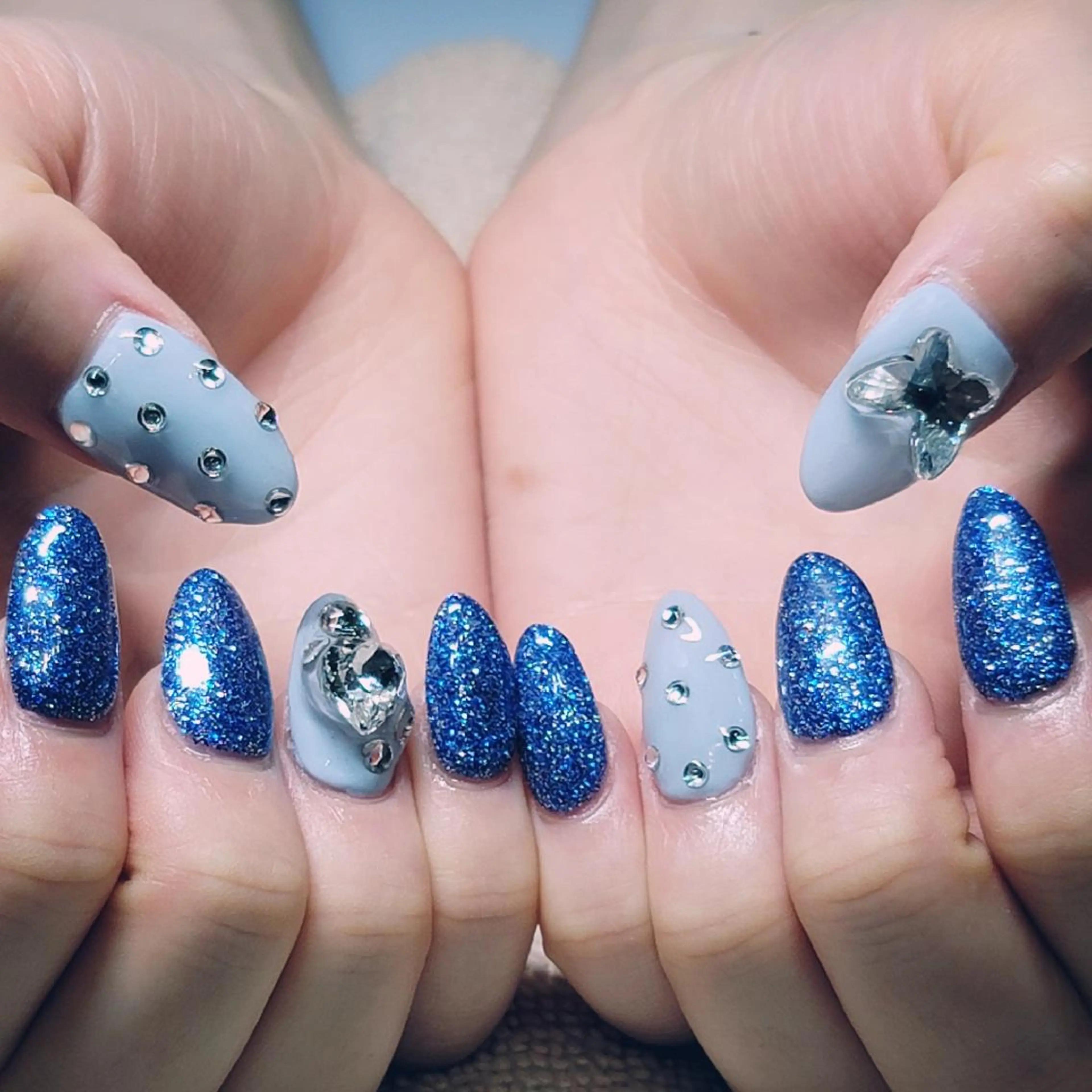 ネイル ブルー ラメ(グリッター) ストーンネイル ハンドネイル よしだ ひろきのネイルデザイン