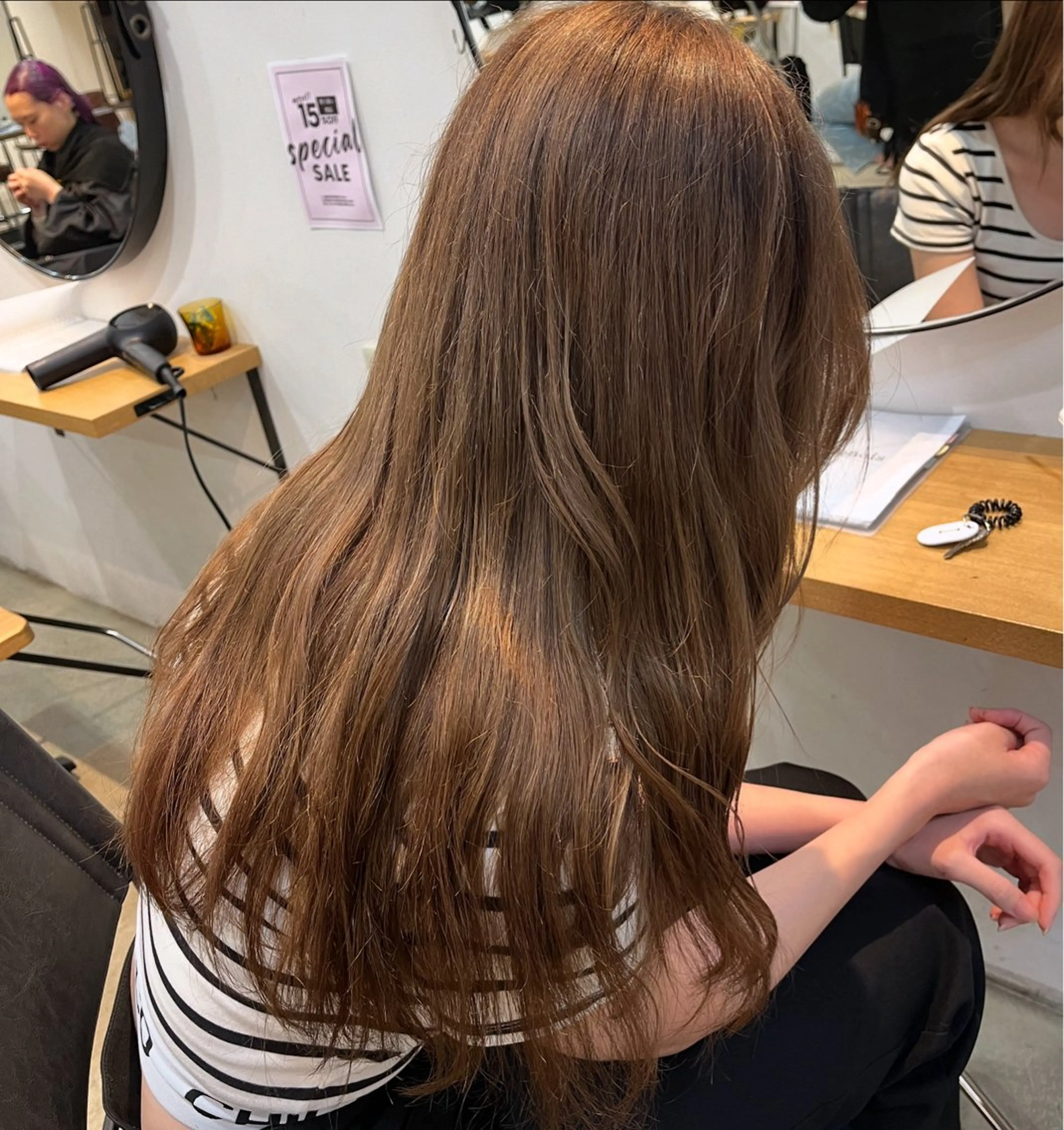 ロング カラー ベージュカラー ミルクティーベージュ カット ヘアカラー トリートメント 中津/梅田/波巻き /髪質改善/愛芽のヘアスタイル