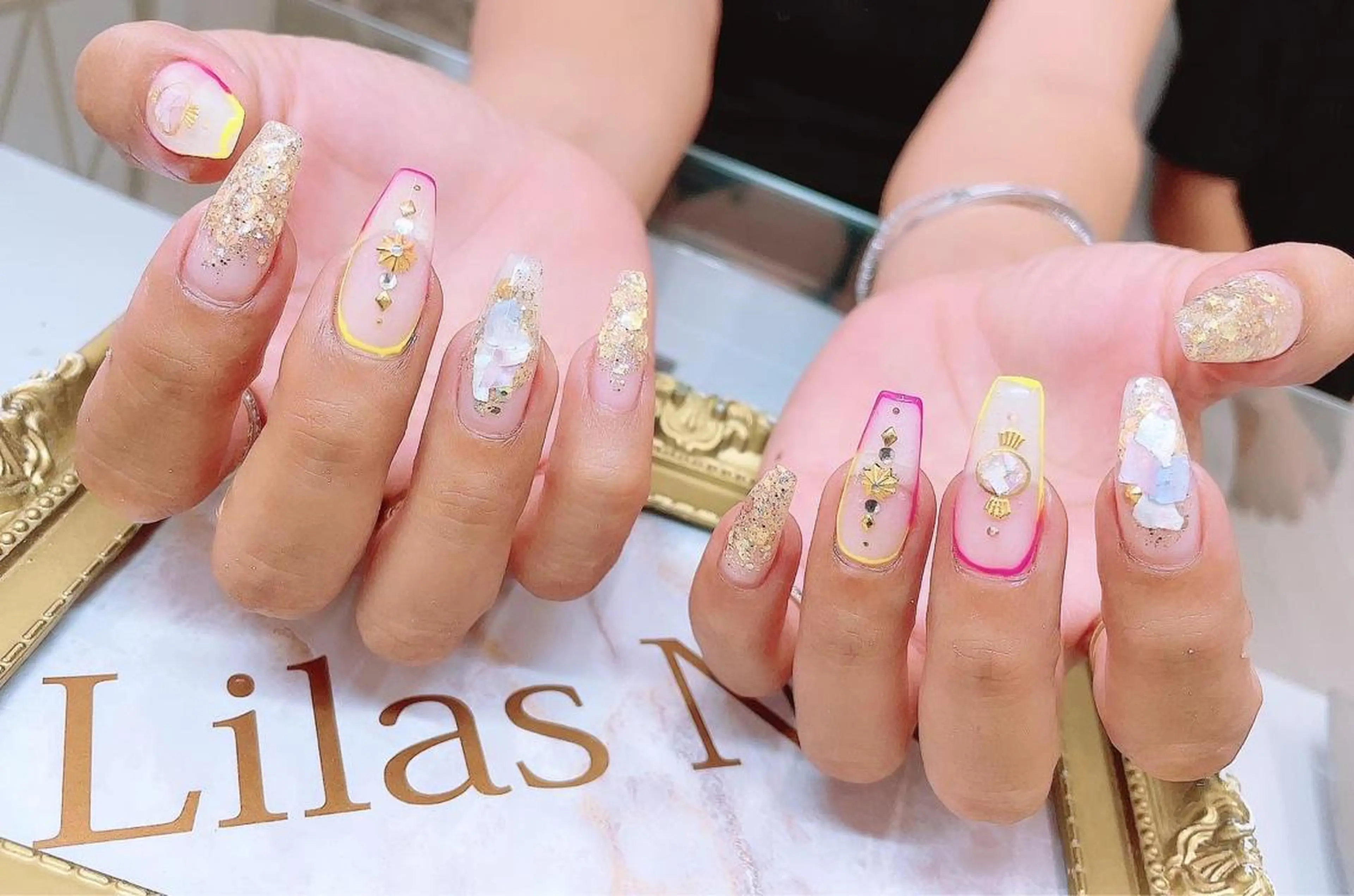 ネイル フレンチネイル ジェルネイル ハードジェル キラキラネイル ラメ(グリッター) Lilas Nailのネイルデザイン
