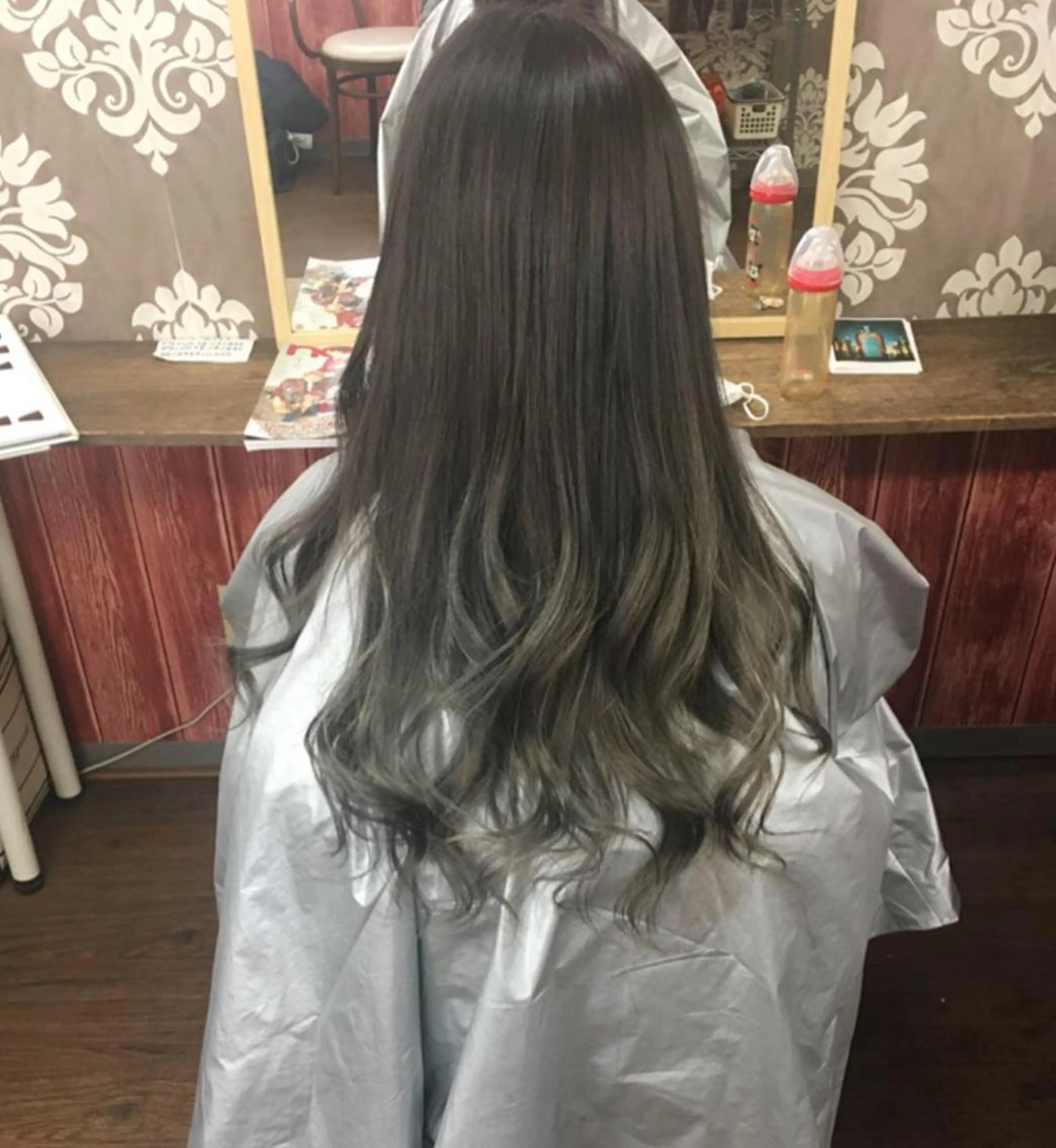 ロング カラー ヤナ マネージャーのヘアスタイル