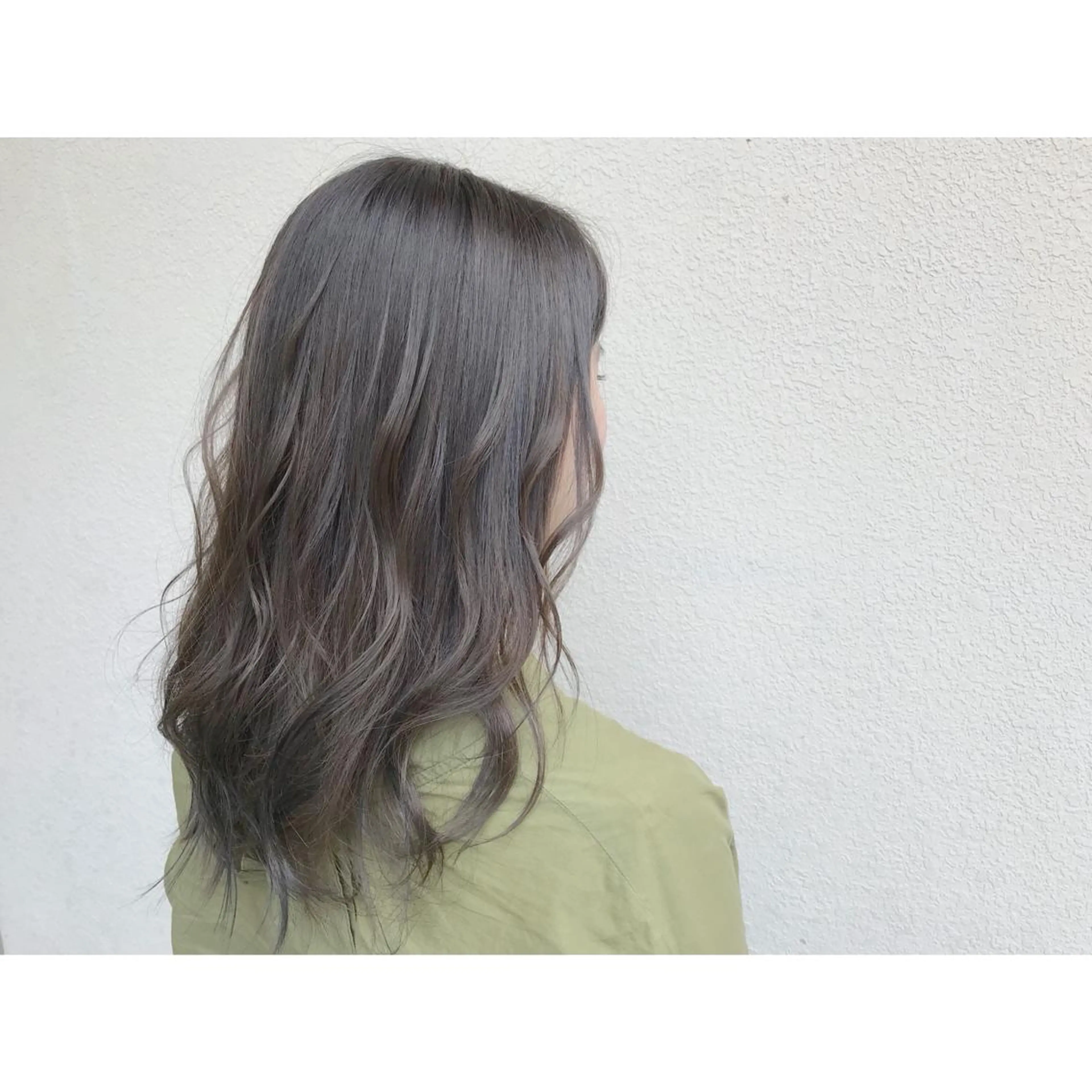 セミロング カラー アッシュ アッシュグレー ブルーカラー ブルージュ グレージュ なかにし まゆみのヘアスタイル