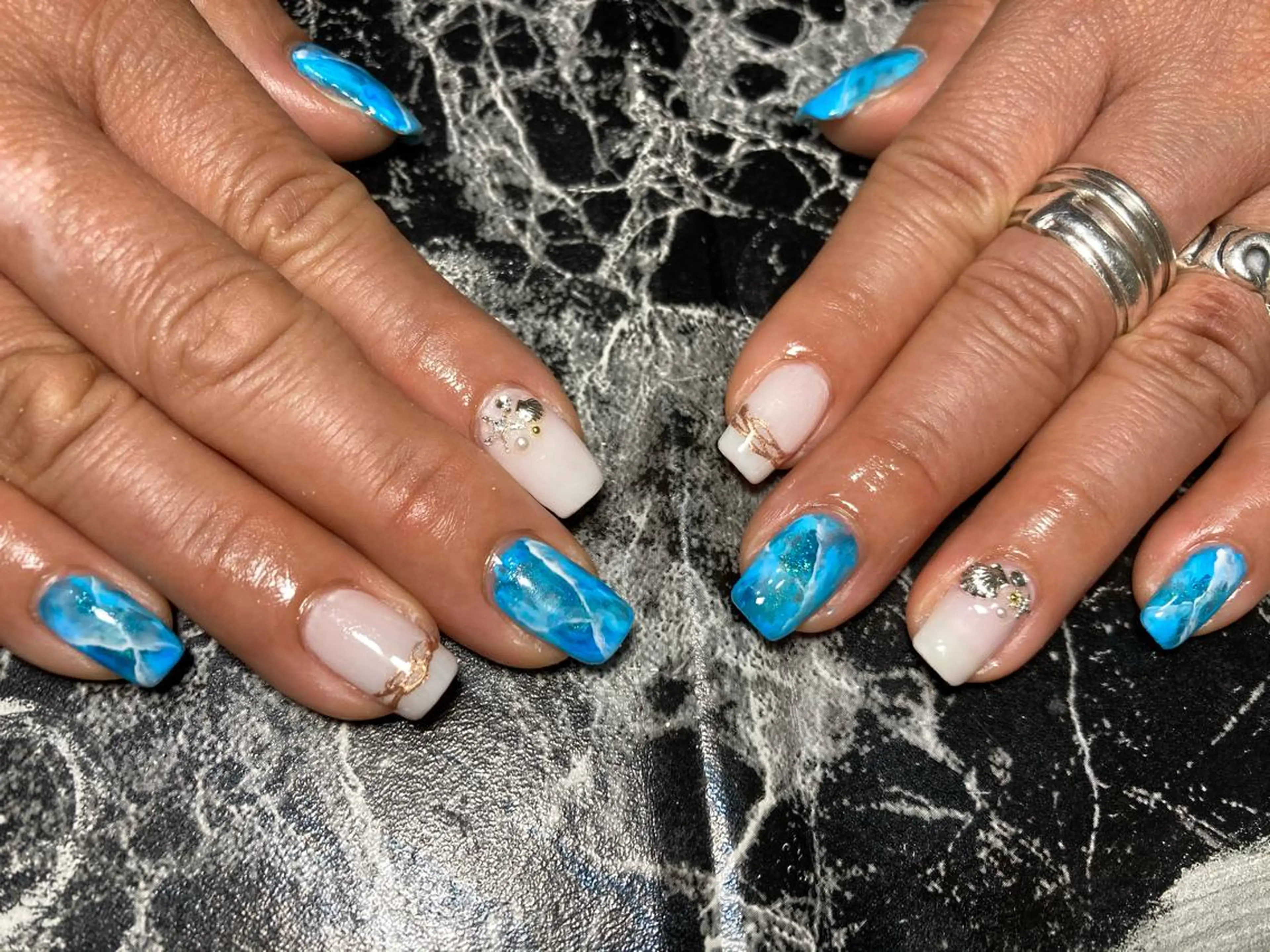 ショート ネイル ハンドネイル フットネイル ✴︎ Delightのネイルデザイン