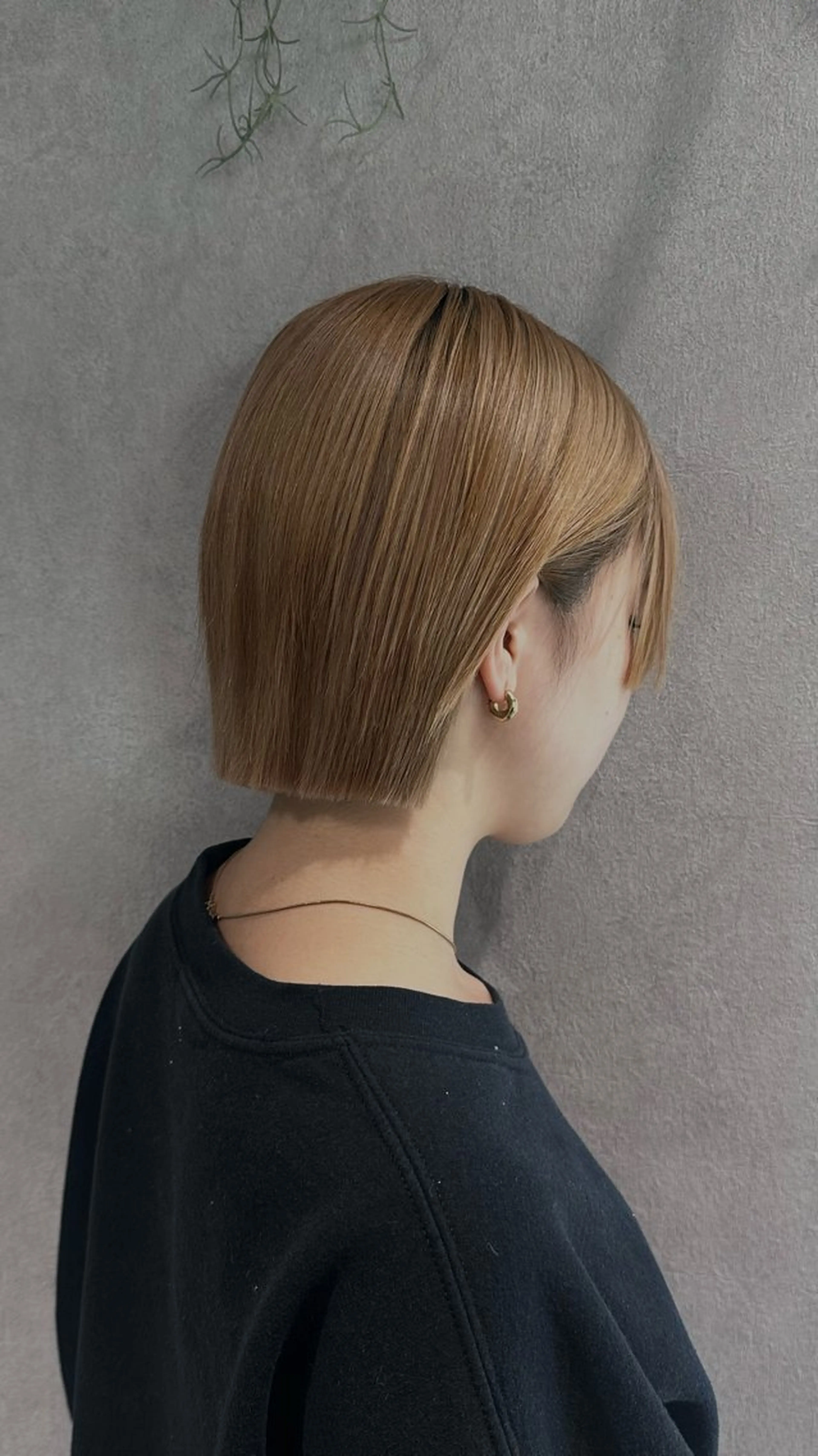 ミディアム 切りっぱなしボブ ボブ くせ毛 顔周りカット ハイライト カット HARUKI🏔️/ メンズ/透けブラウンのヘアスタイル