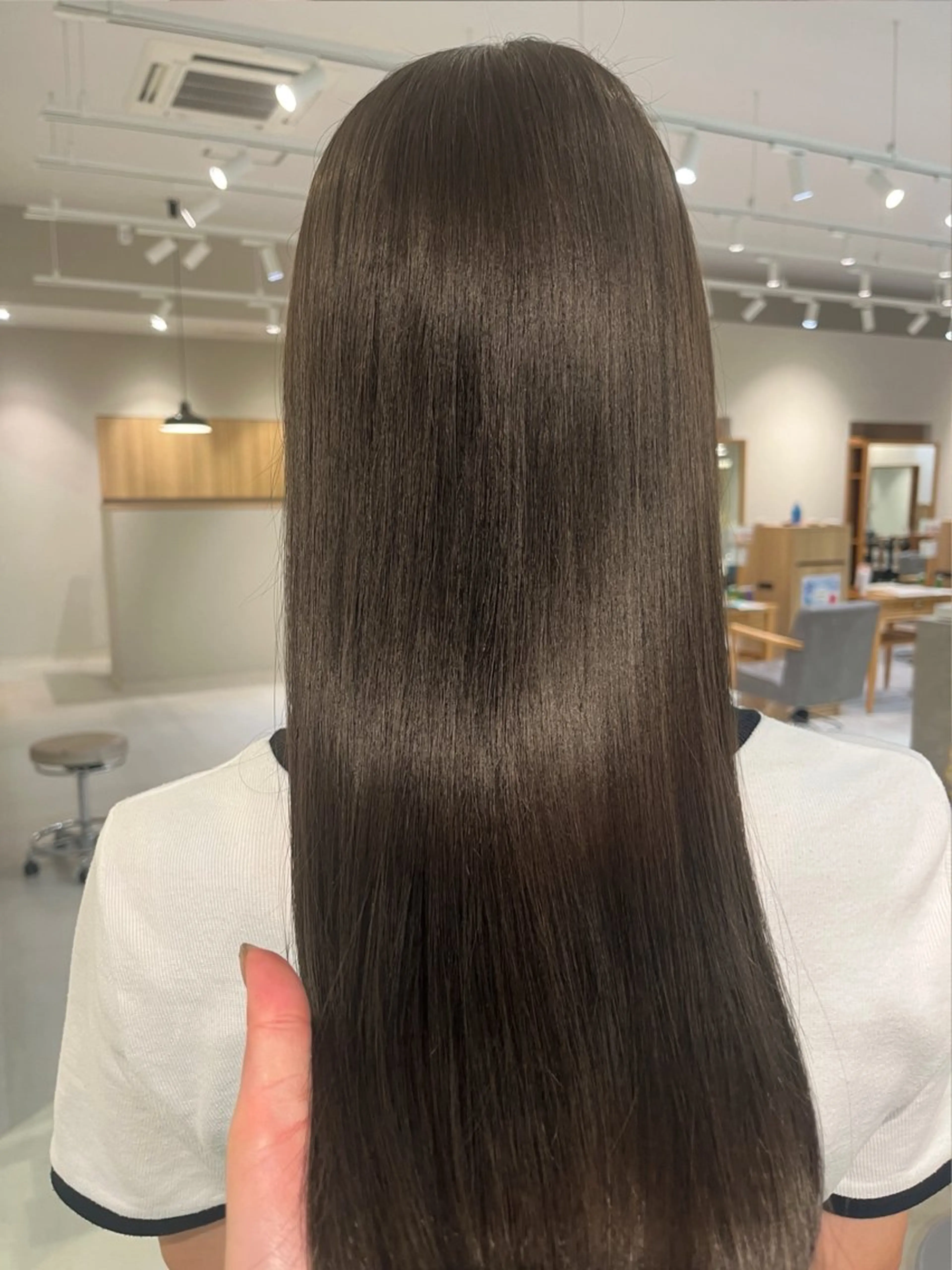 ロング カラー オリーブカラー 森 理音のヘアスタイル