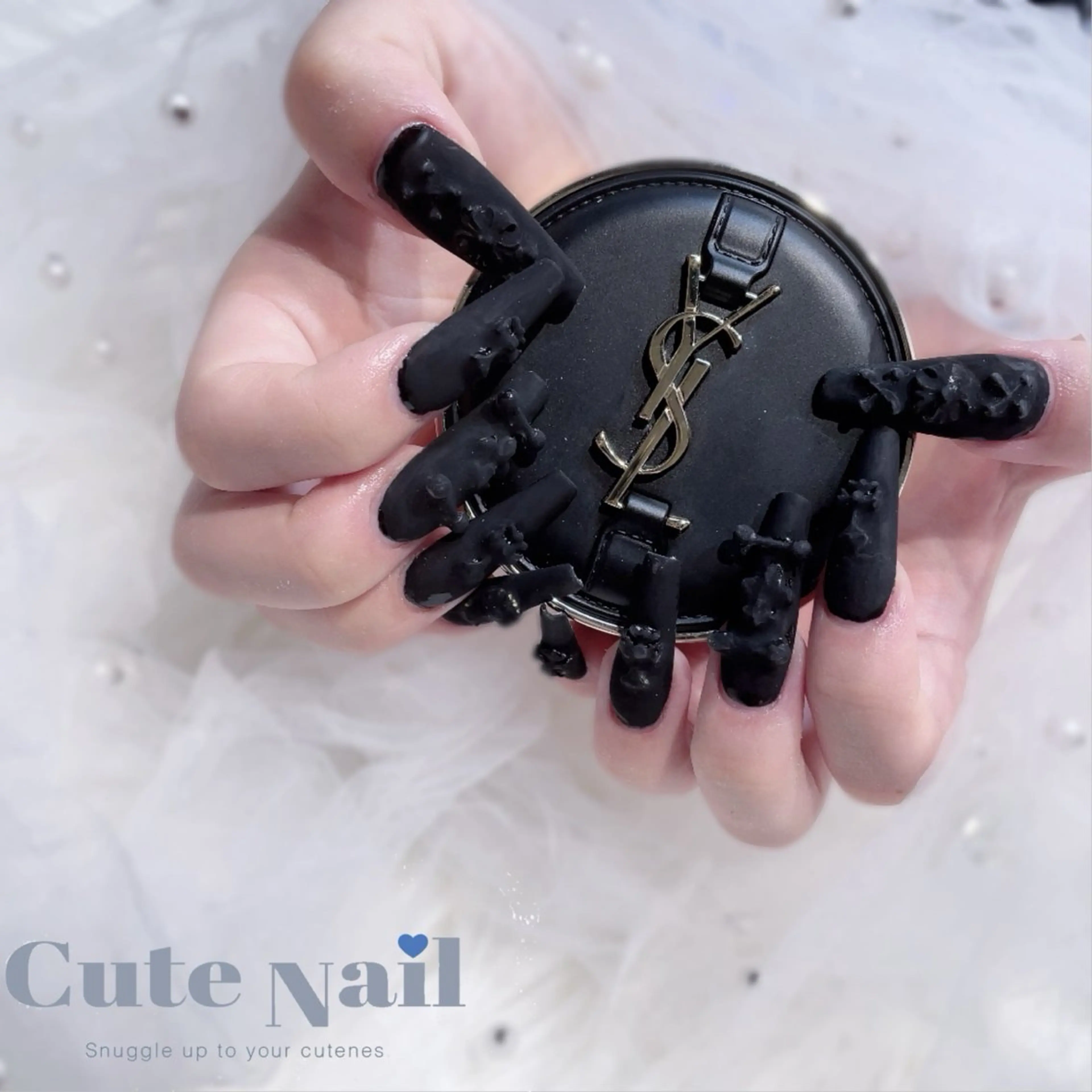 ネイル ️🫧もこ 艶感ネイル🫧のネイルデザイン