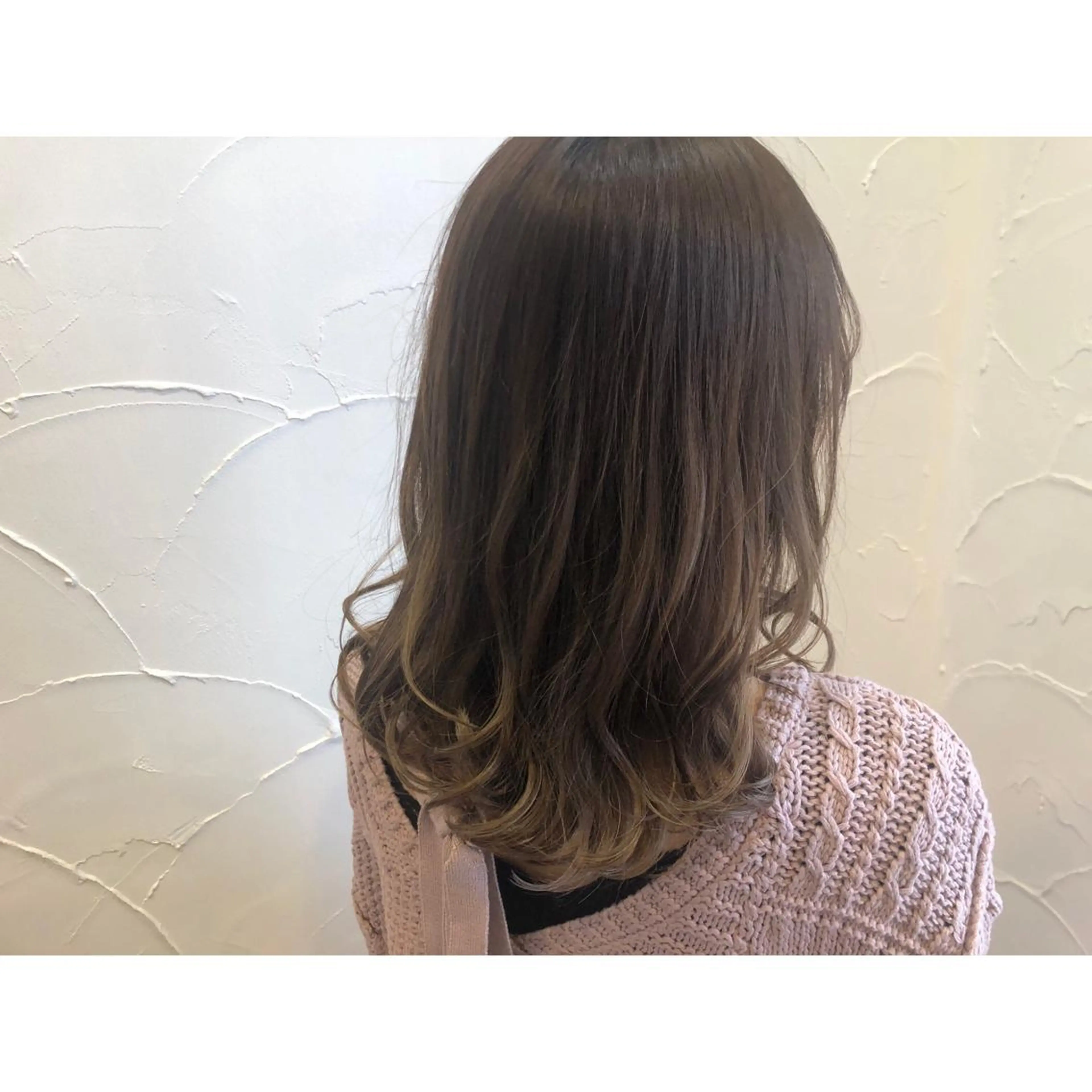 ミディアム カラー アッシュ シルバー シルバーアッシュ パーソナルカラー診断 できます　木曽　主博のヘアスタイル