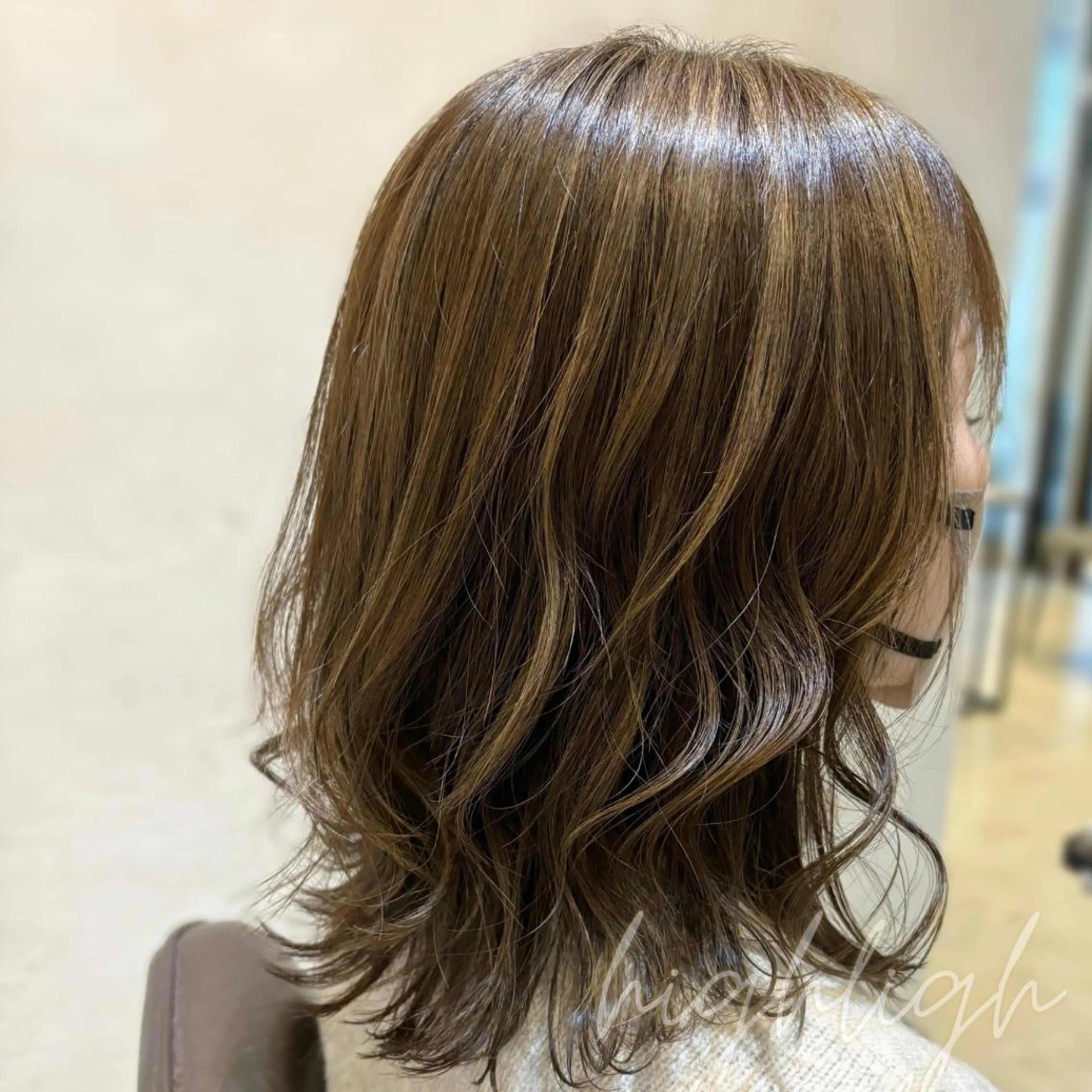 ミディアム ONE.STOP. LABOのヘアスタイル