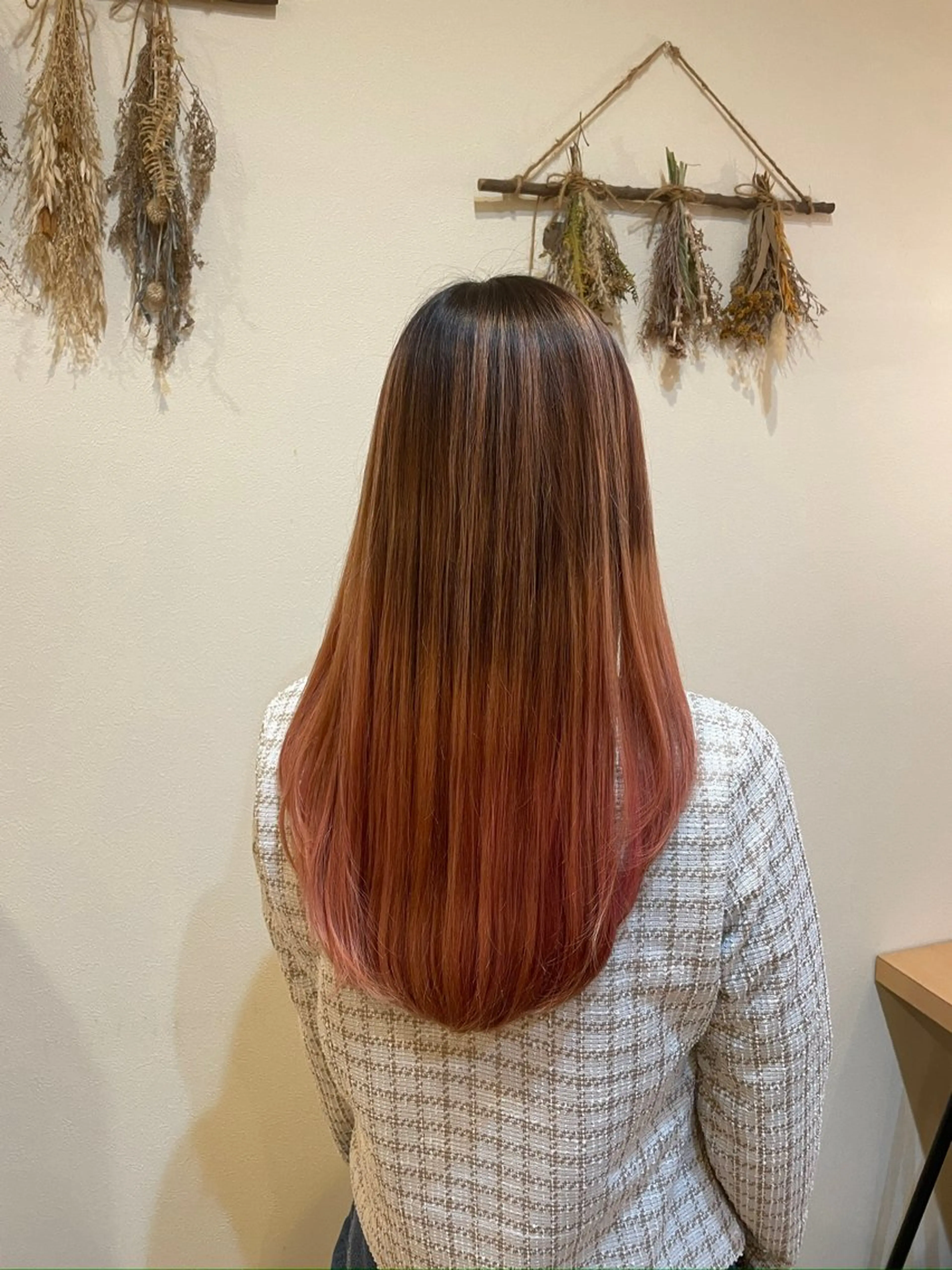 ロング 顔まわりレイヤー 顔周りカット レイヤーカット GARDEN es 緑井店所属・中村 樹菜のヘアスタイル