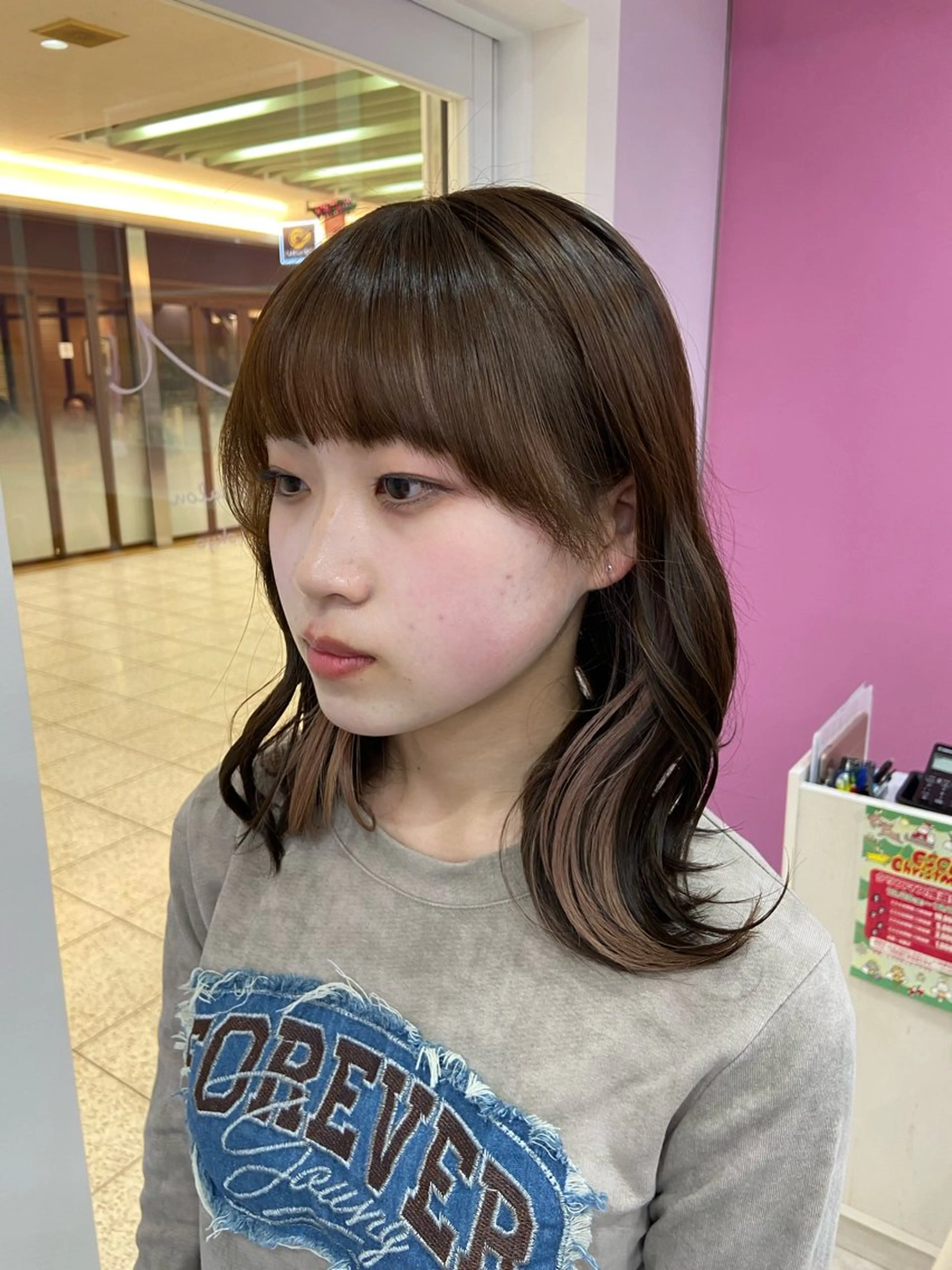 ミディアム カラー ベージュカラー イヤリングカラー ピンクカラー ピンクベージュ Hirona 縮毛矯正/髪質改善のヘアスタイル