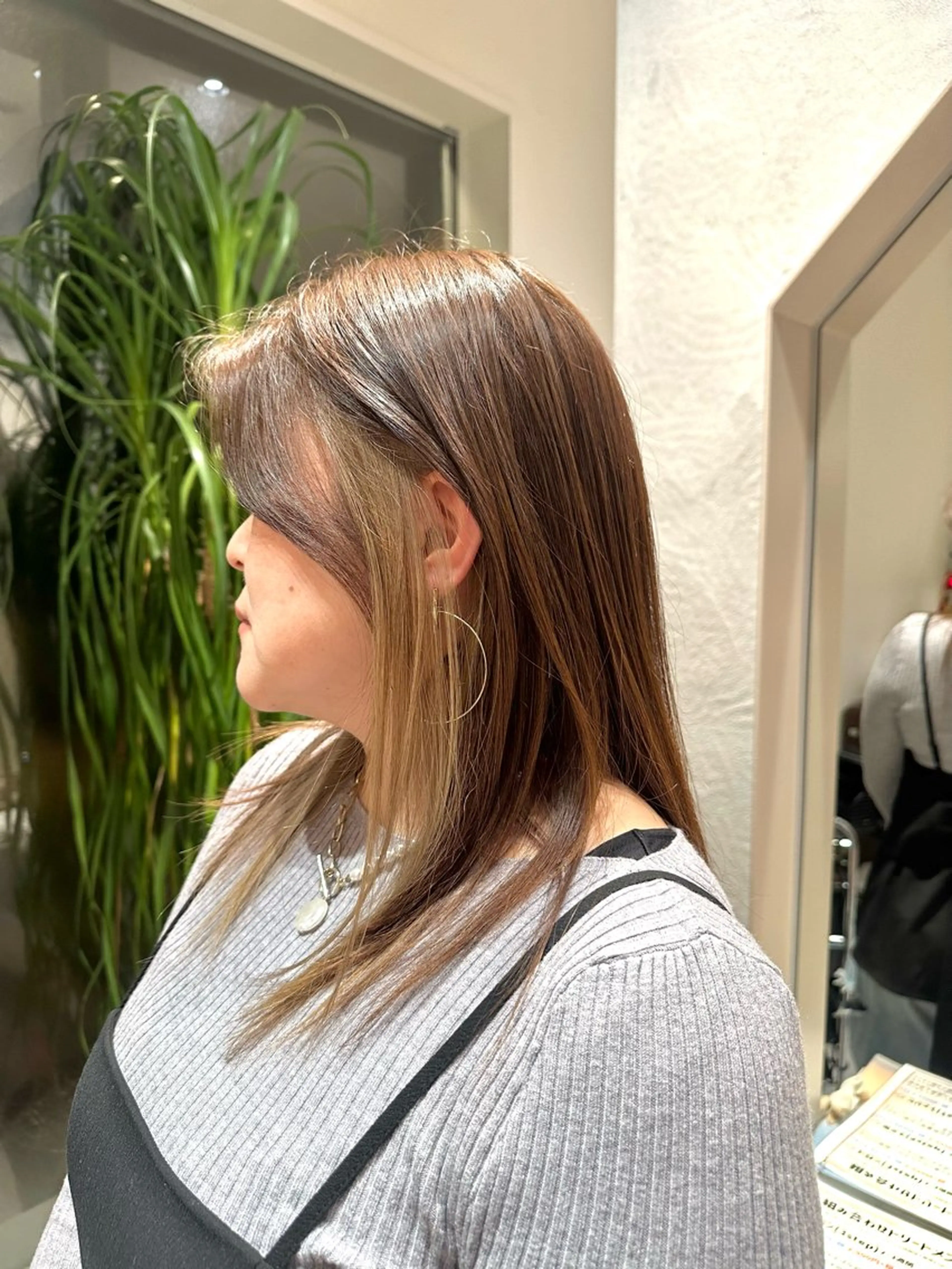 セミロング カラー ベージュカラー インナーカラー 荒木 千琴のヘアスタイル