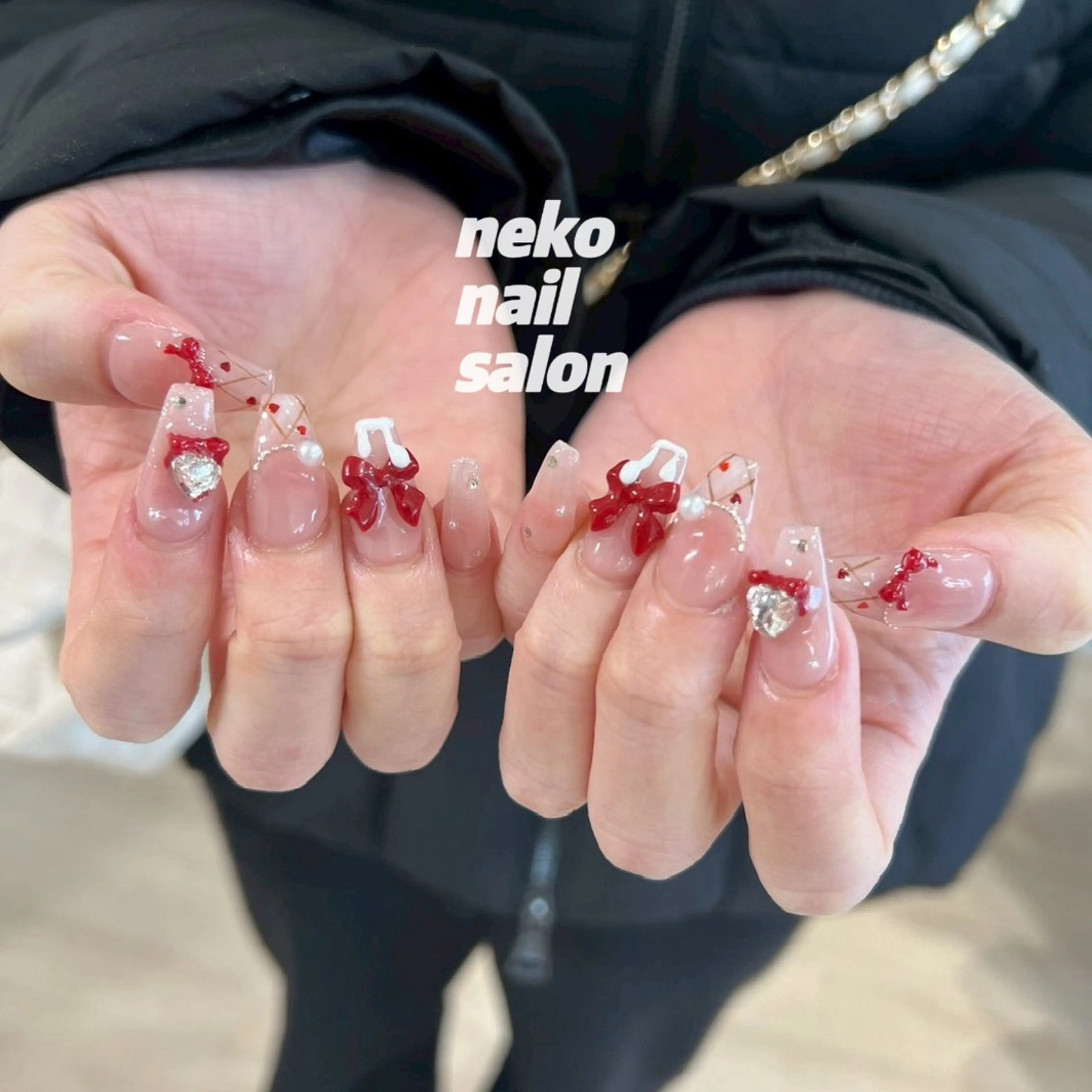 ネイル ドット 赤色 リボン ハンドネイル neko nailのネイルデザイン
