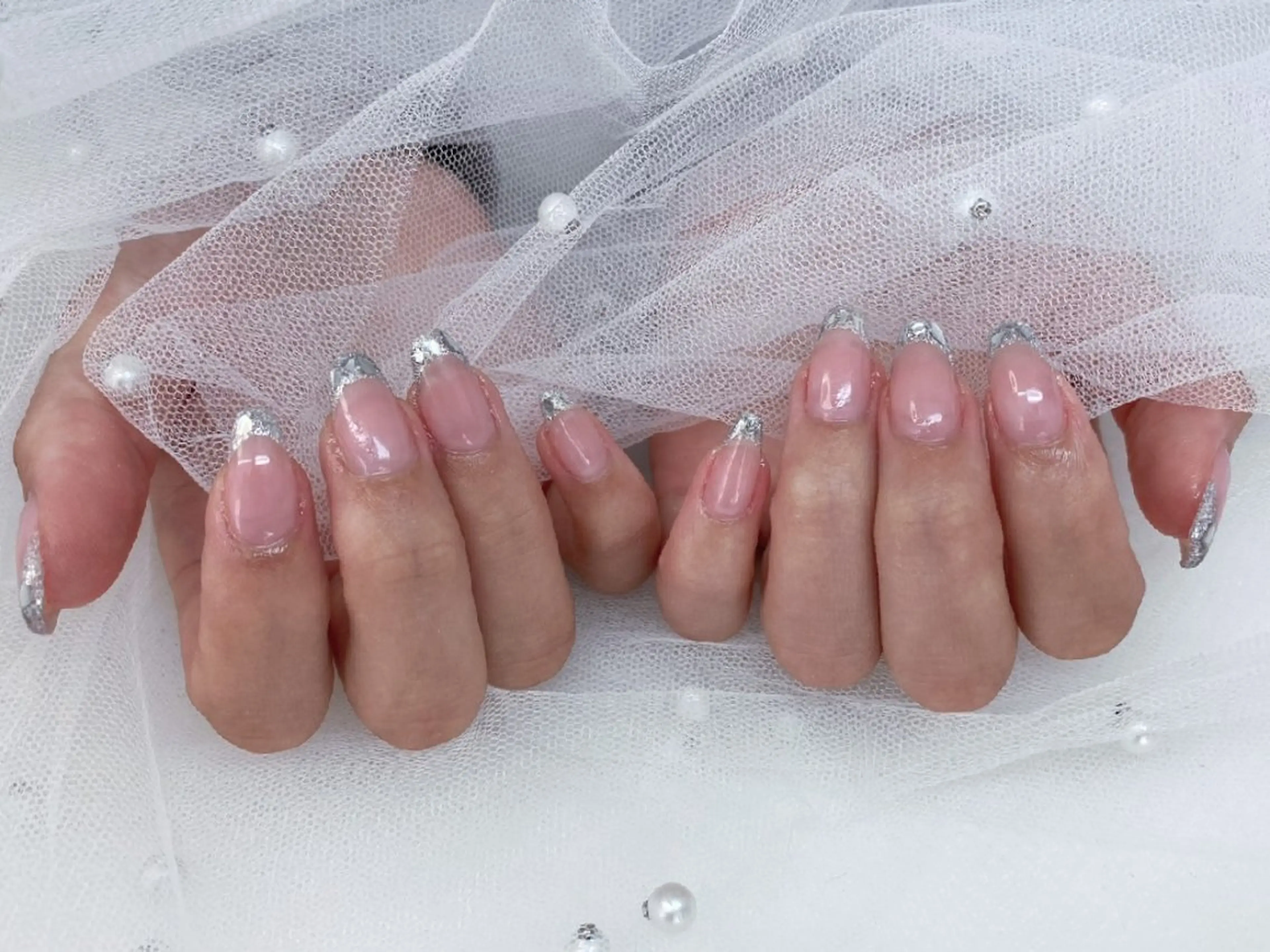 ネイル フレンチネイル ガラスフレンチ シルバー ハンドネイル ハンドケア 心斎橋Salon Epokkuのネイルデザイン