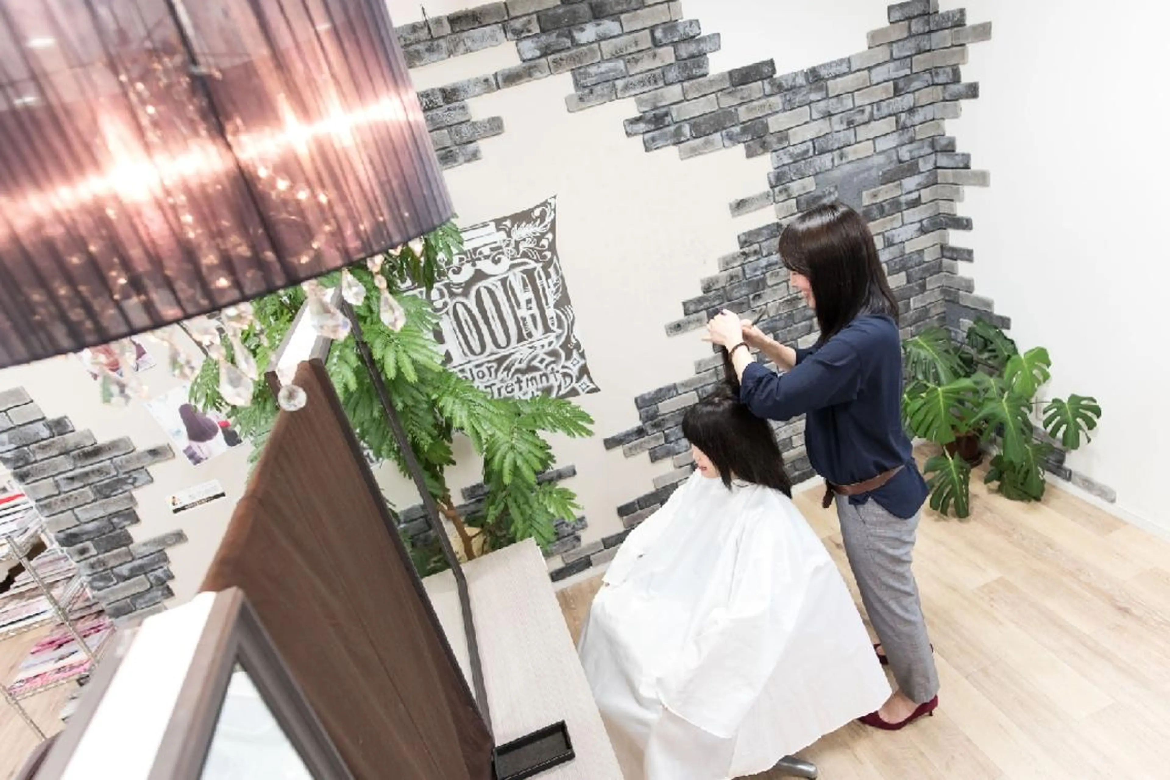 セミロング カラー ブルーカラー 髪質改善 トリートメント トリートメント 髪の病院  ルーミールームのヘアスタイル