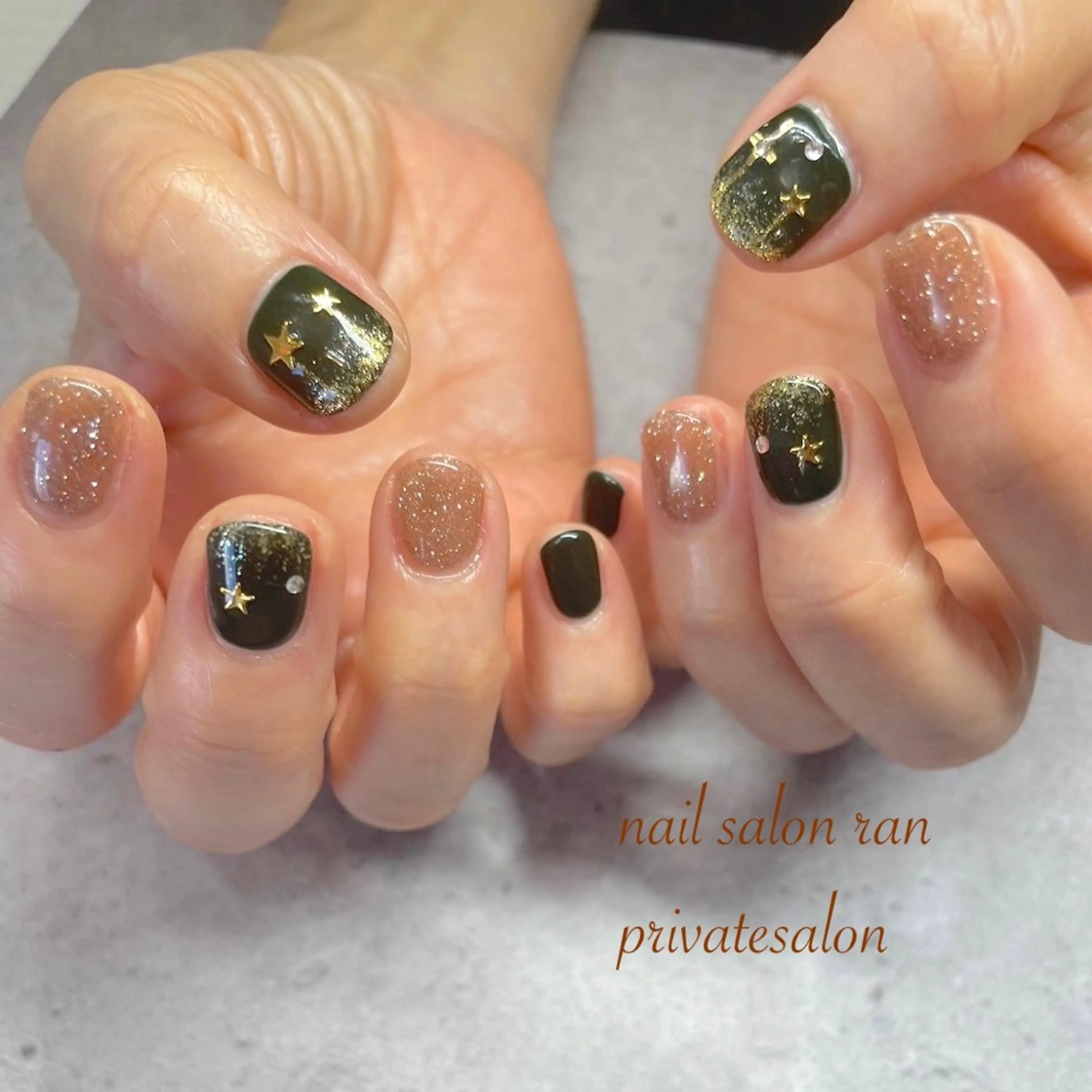 ネイル フラッシュネイル ゴールド キラキラネイル nailsalon ranのネイルデザイン