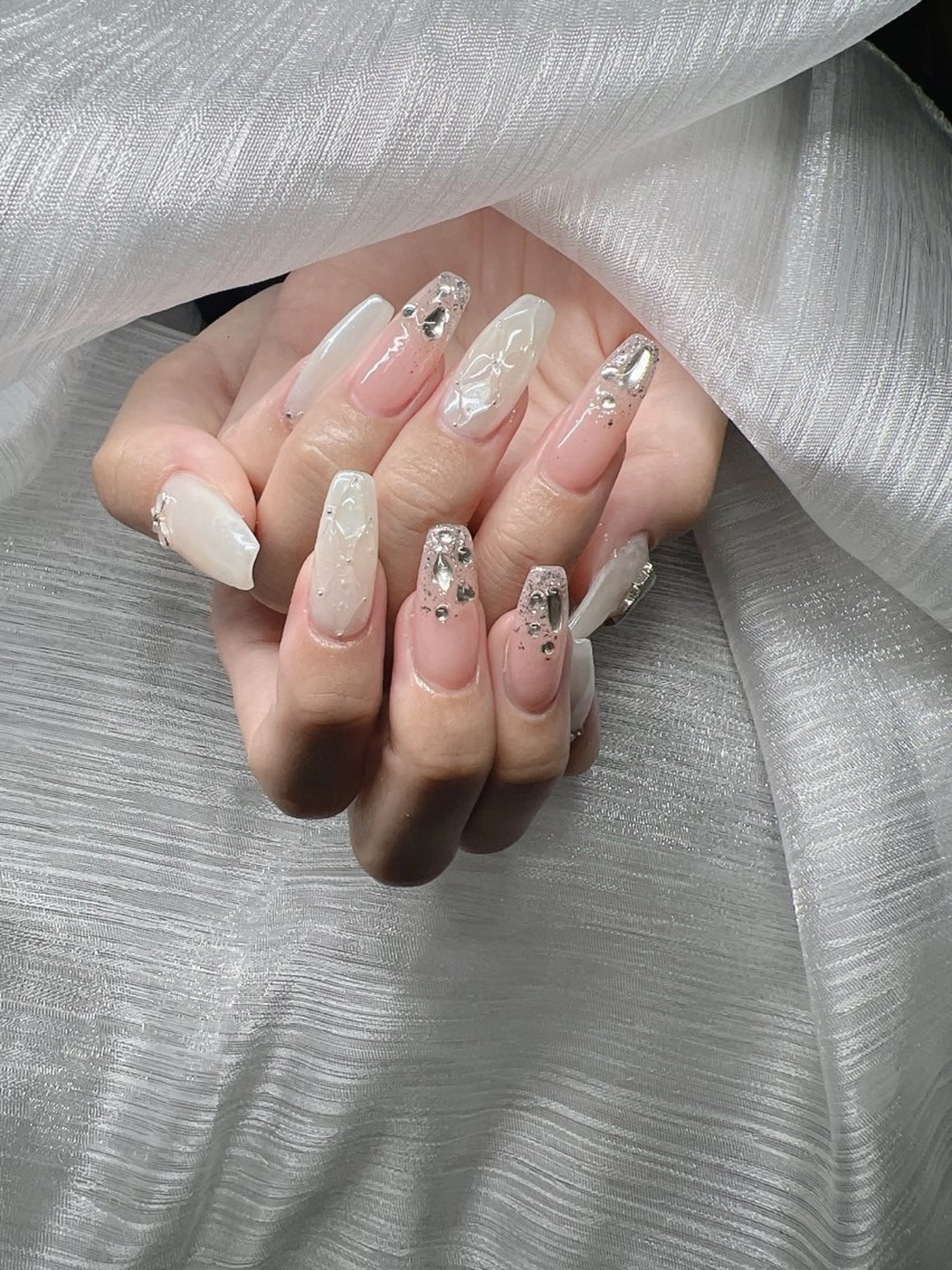 ネイル マグネットネイル ピンク ネイルチップ 冬ネイル クリスマス ハンドネイル Lee Nailsのネイルデザイン