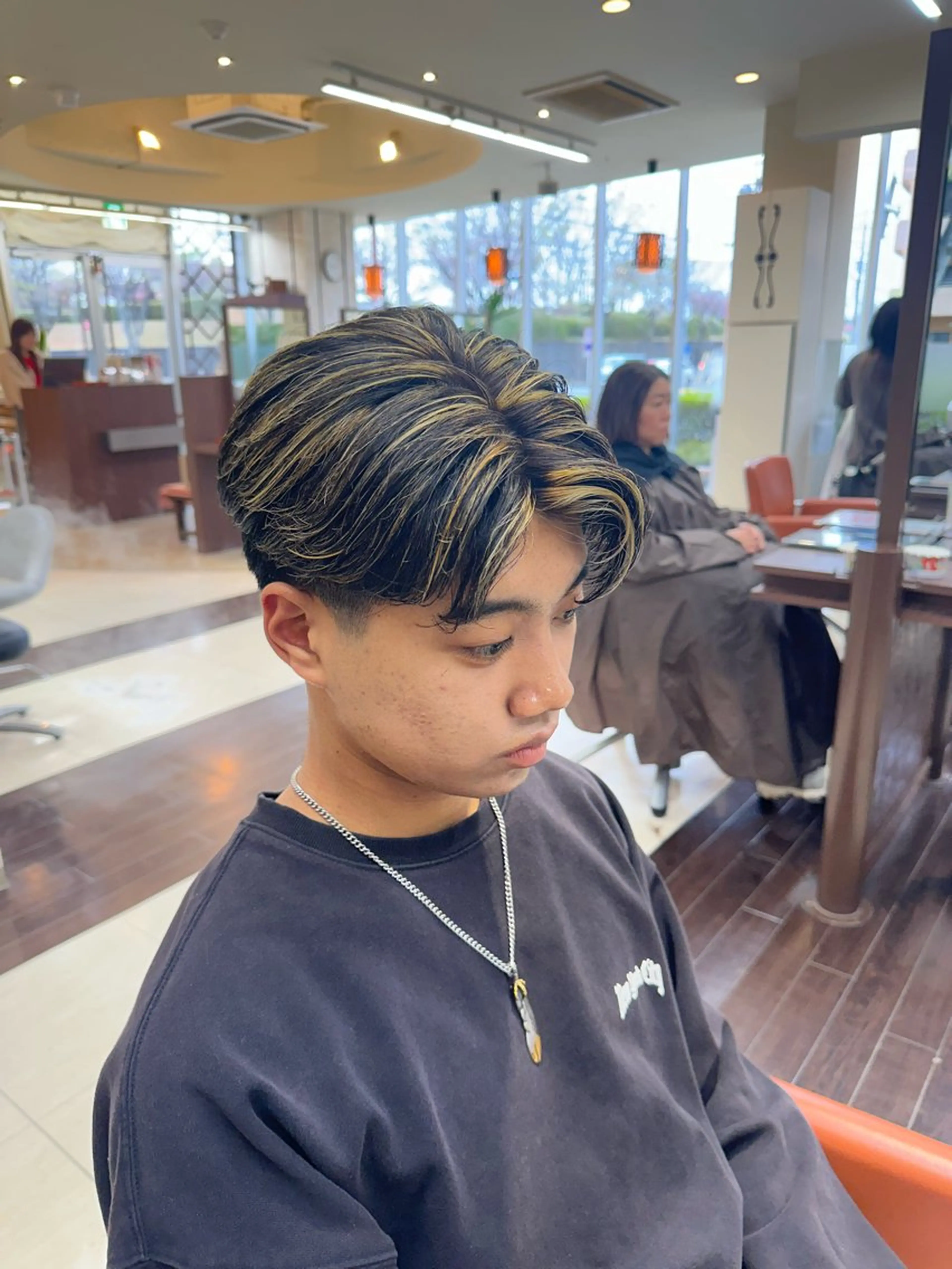 ショート カラー パーマ メンズ メンズハイライト メンズパーマ ハイライトカラー ハイライト ニュアンスパーマ カット ヘアカラー 毎月230人担当/ メンズヘア/清和武虎のヘアスタイル