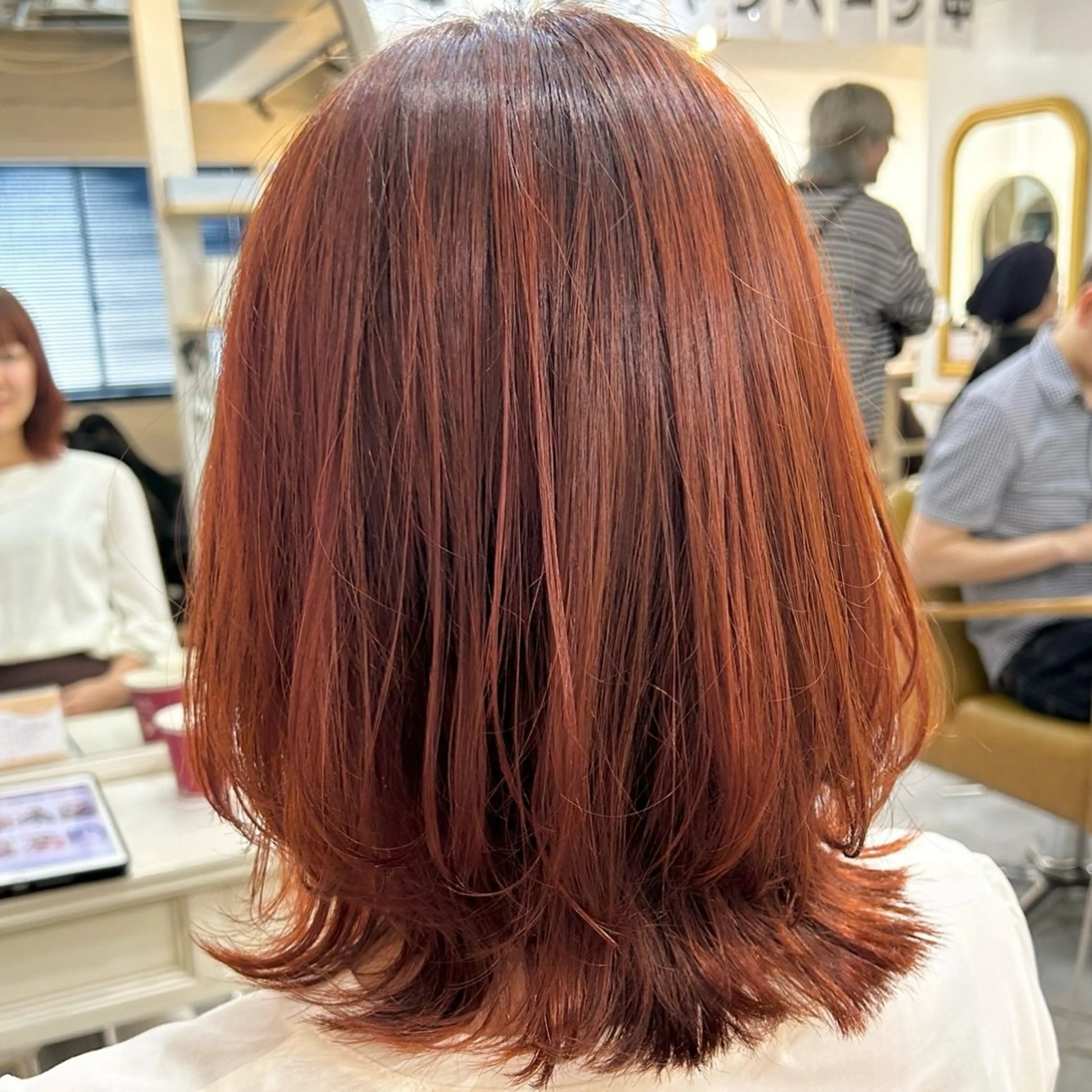 ミディアム カラー ボブレイヤー オレンジ オレンジレッド レッドカラー ボブ 顔まわりカット/ボブ /🧁とーこ🧁のヘアスタイル