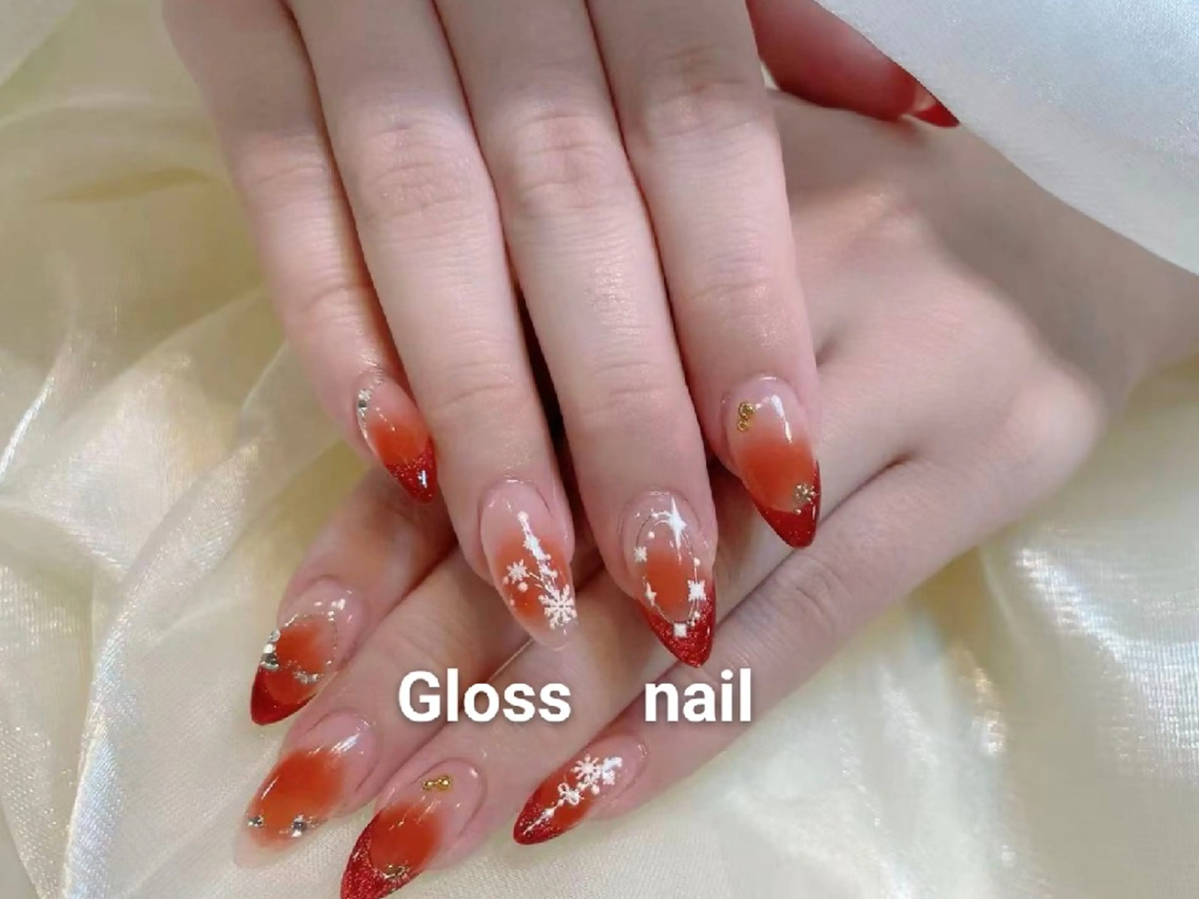 ネイル アヤカ☘️Gloss nailのネイルデザイン