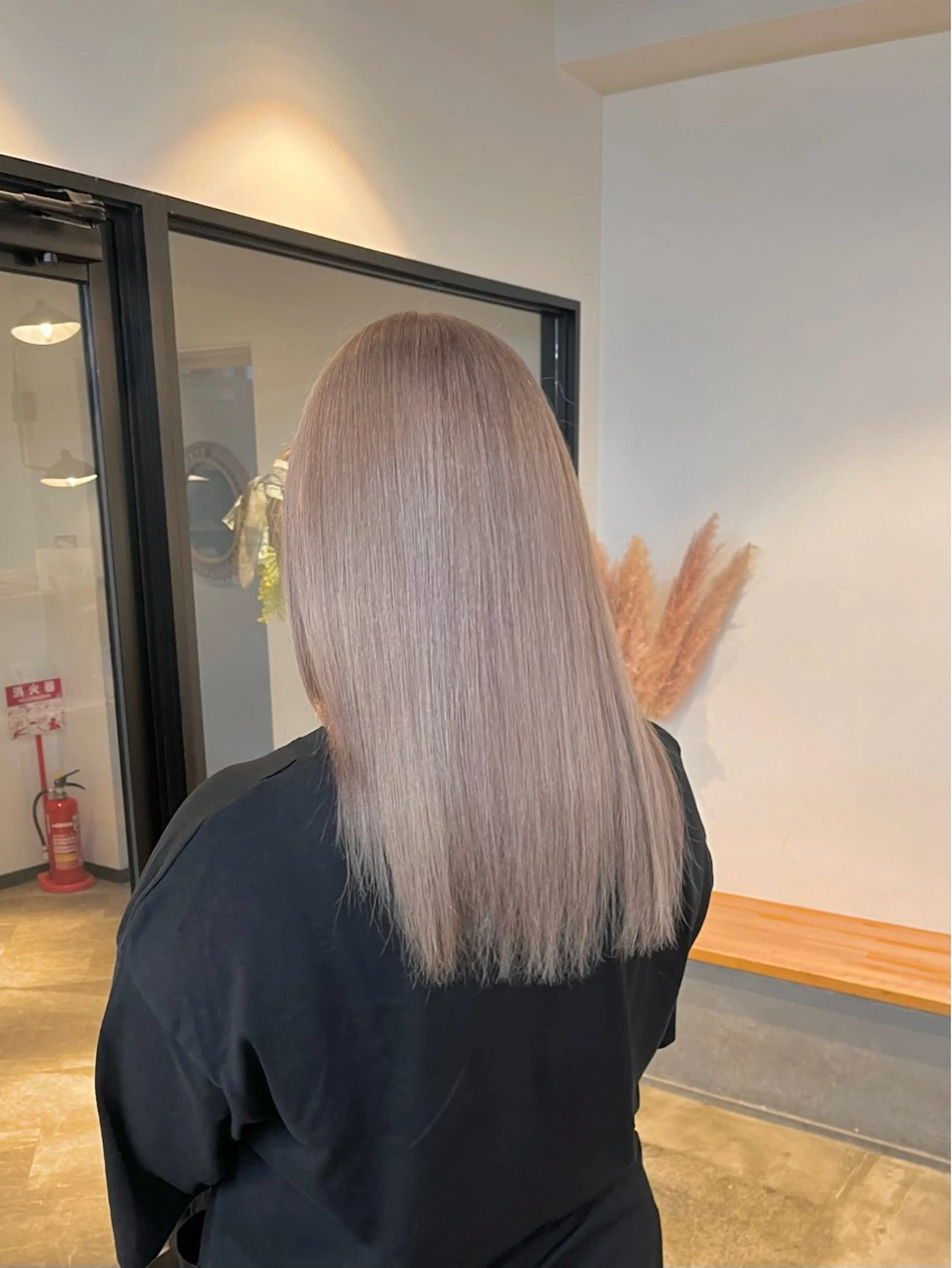 セミロング カラー ハイトーンカラ ー/小川のヘアスタイル