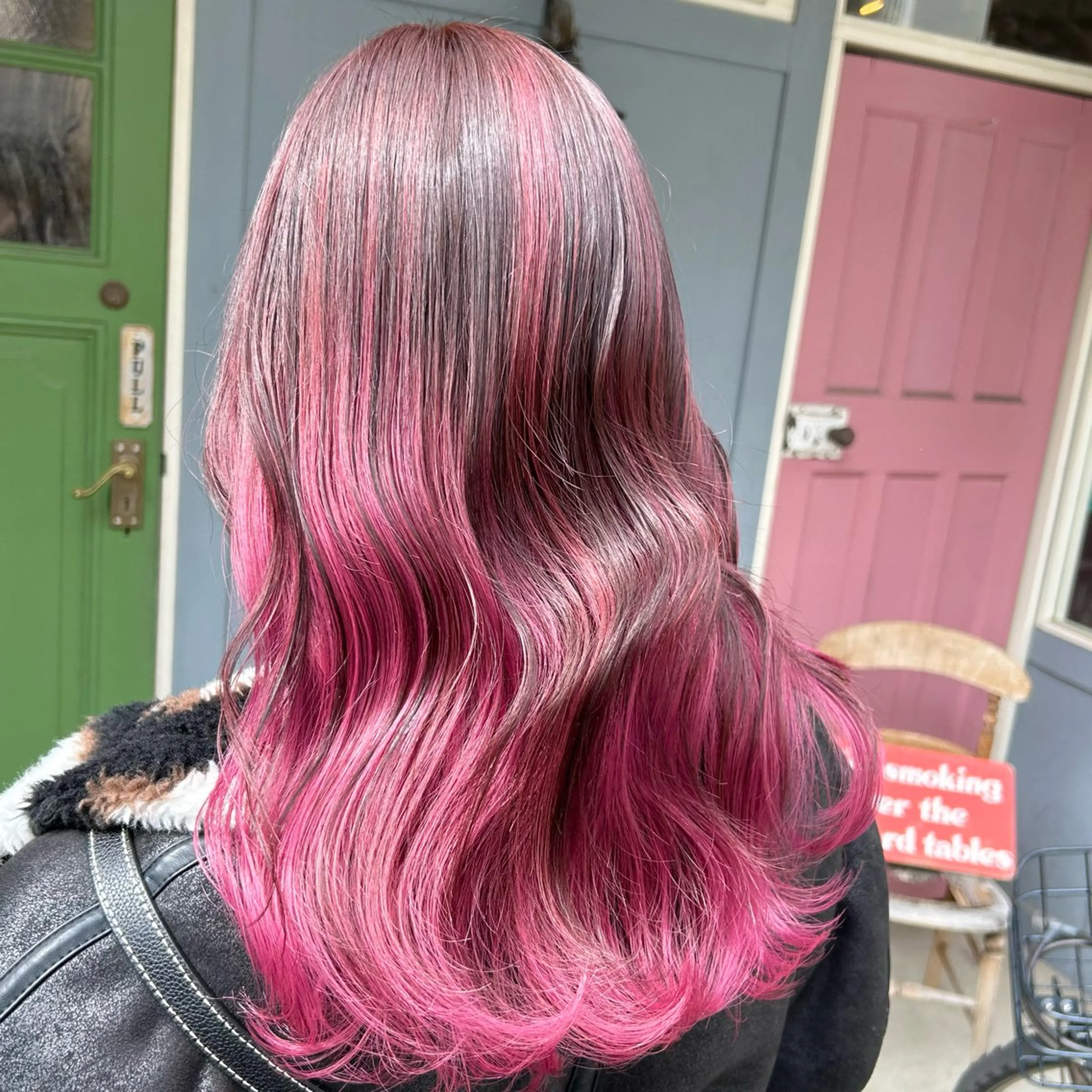セミロング カラー ハイライトカラー ピンクカラー ハイライト BRITS 渡辺 菜々子のヘアスタイル