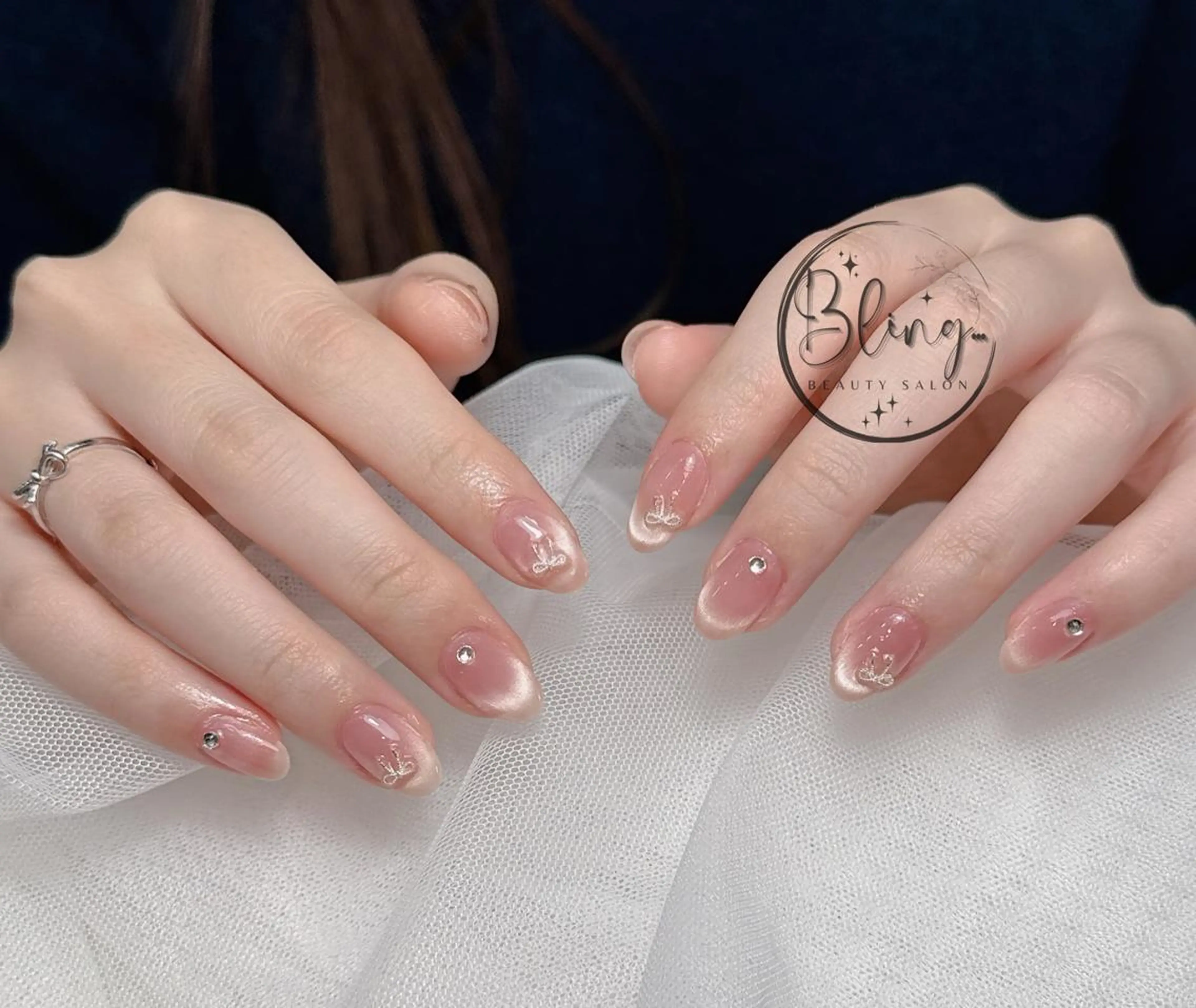 ミディアム 韓国風ヘア ハンドネイル Bling Salonのネイルデザイン