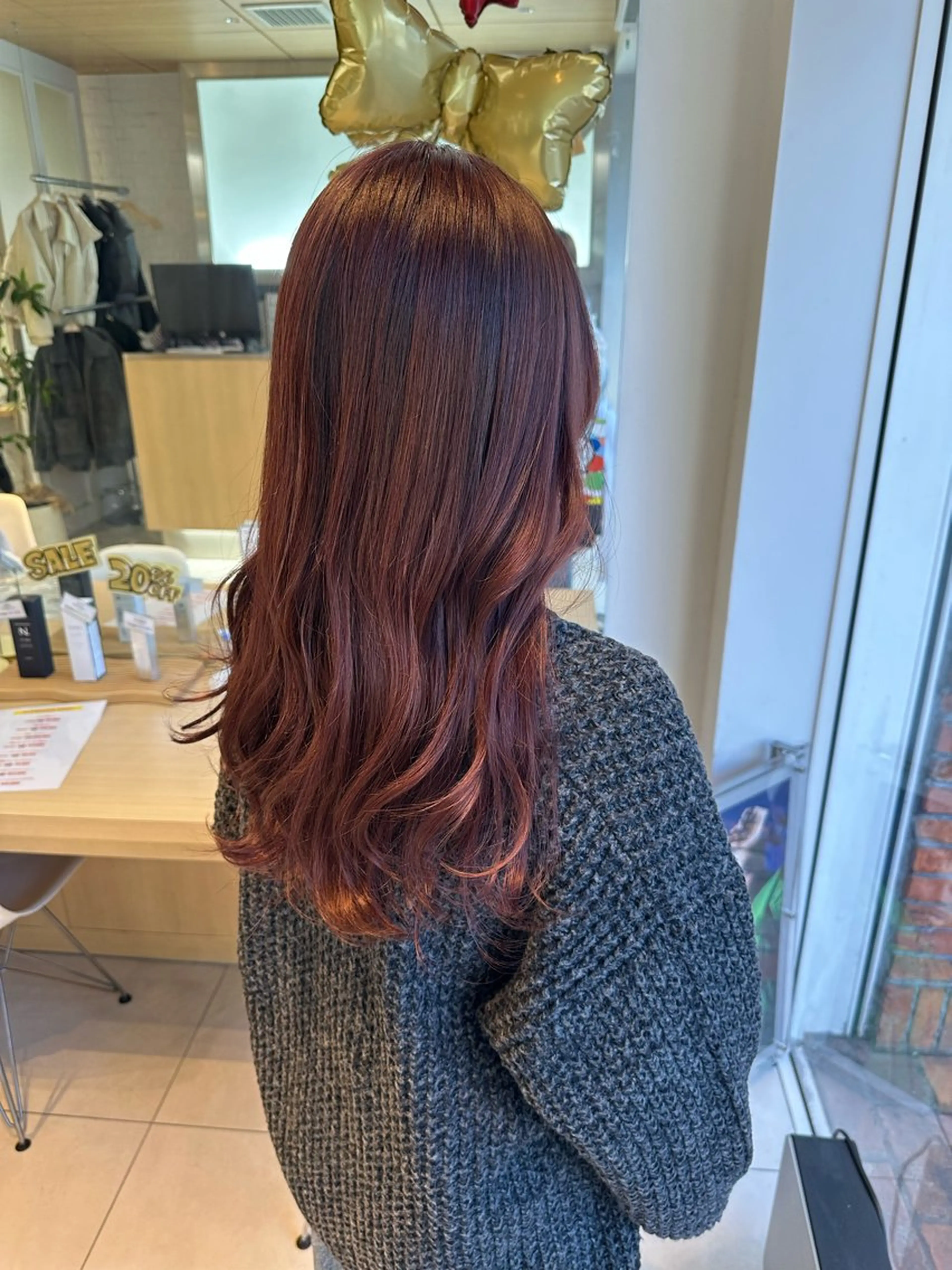 ロング カラー カシス レッドカラー ロング カット ヘアカラー トリートメント 山下恋佳/矢場町/ ブリーチ/ショートのヘアスタイル