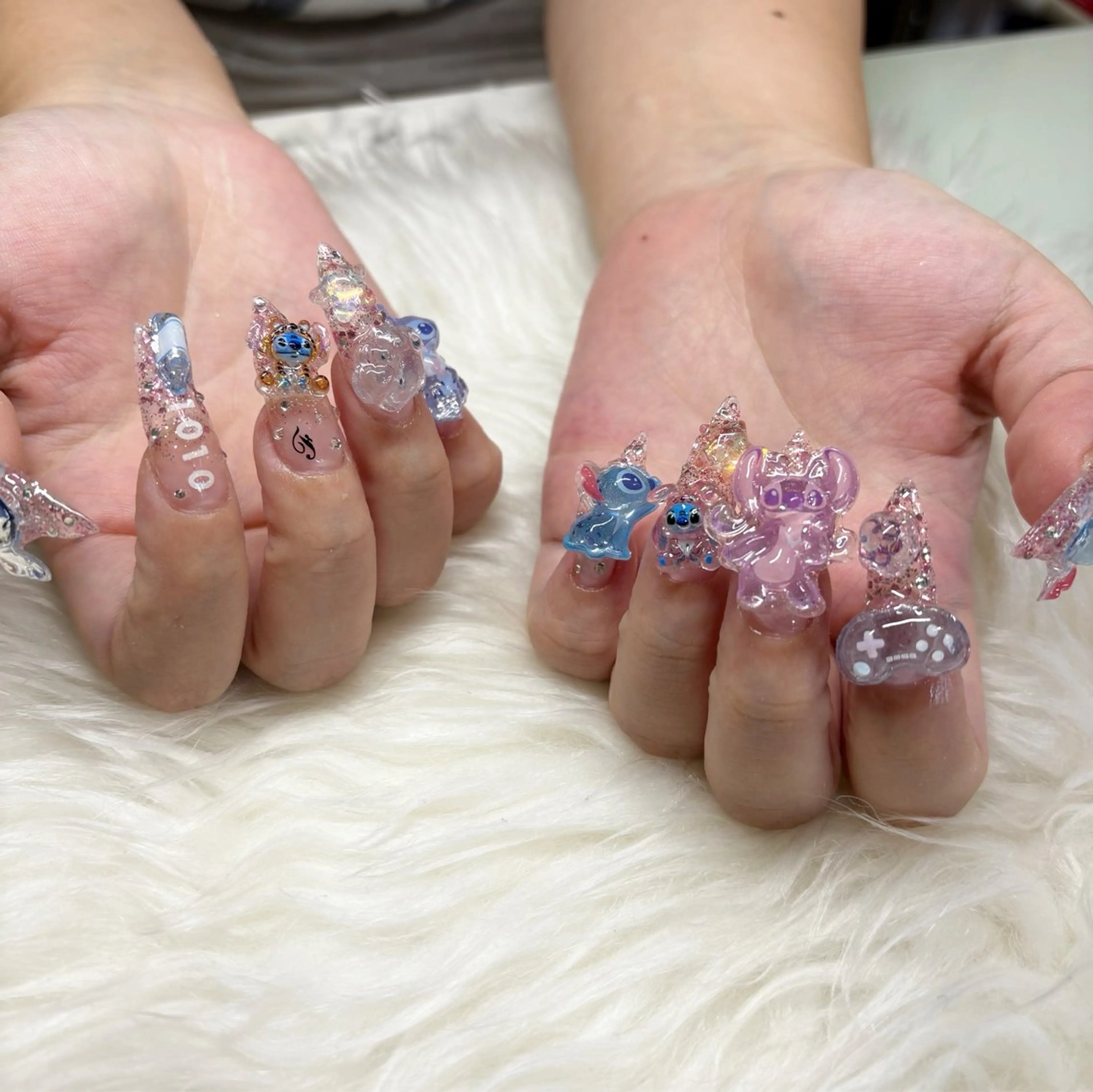 ロング see love gritterのネイルデザイン