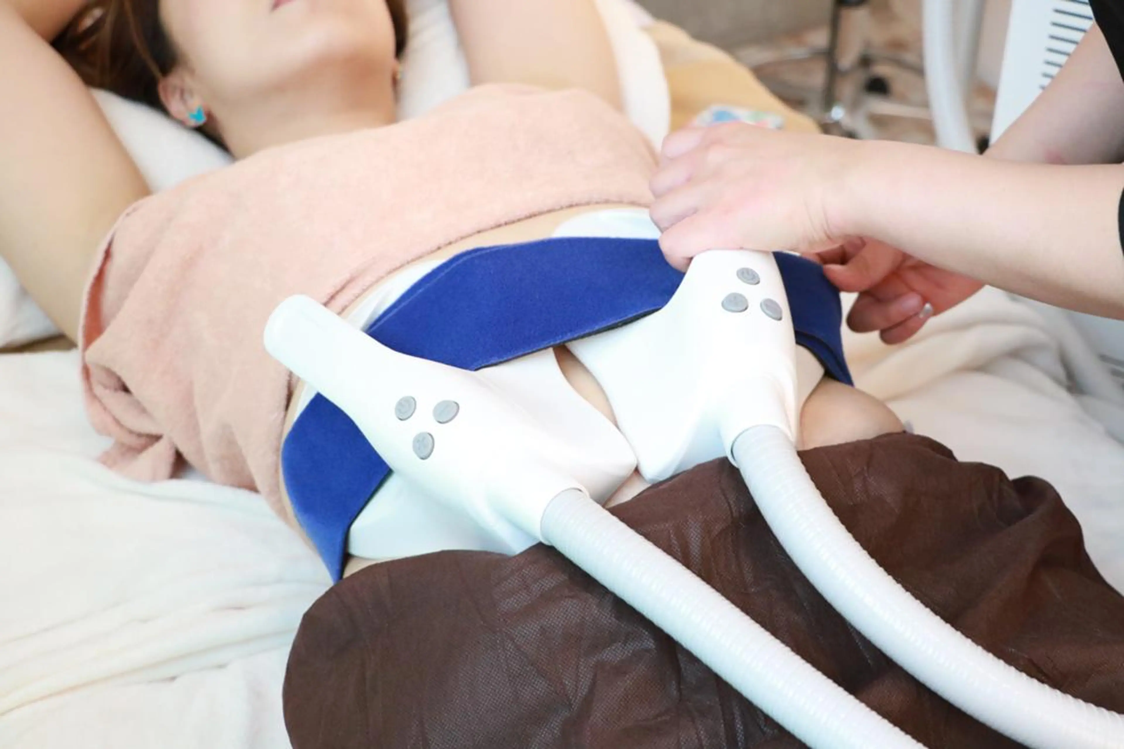 全身エステ　着衣のまま寝てるだけで筋トレエムスレンダー30分１部位¥4400の写真