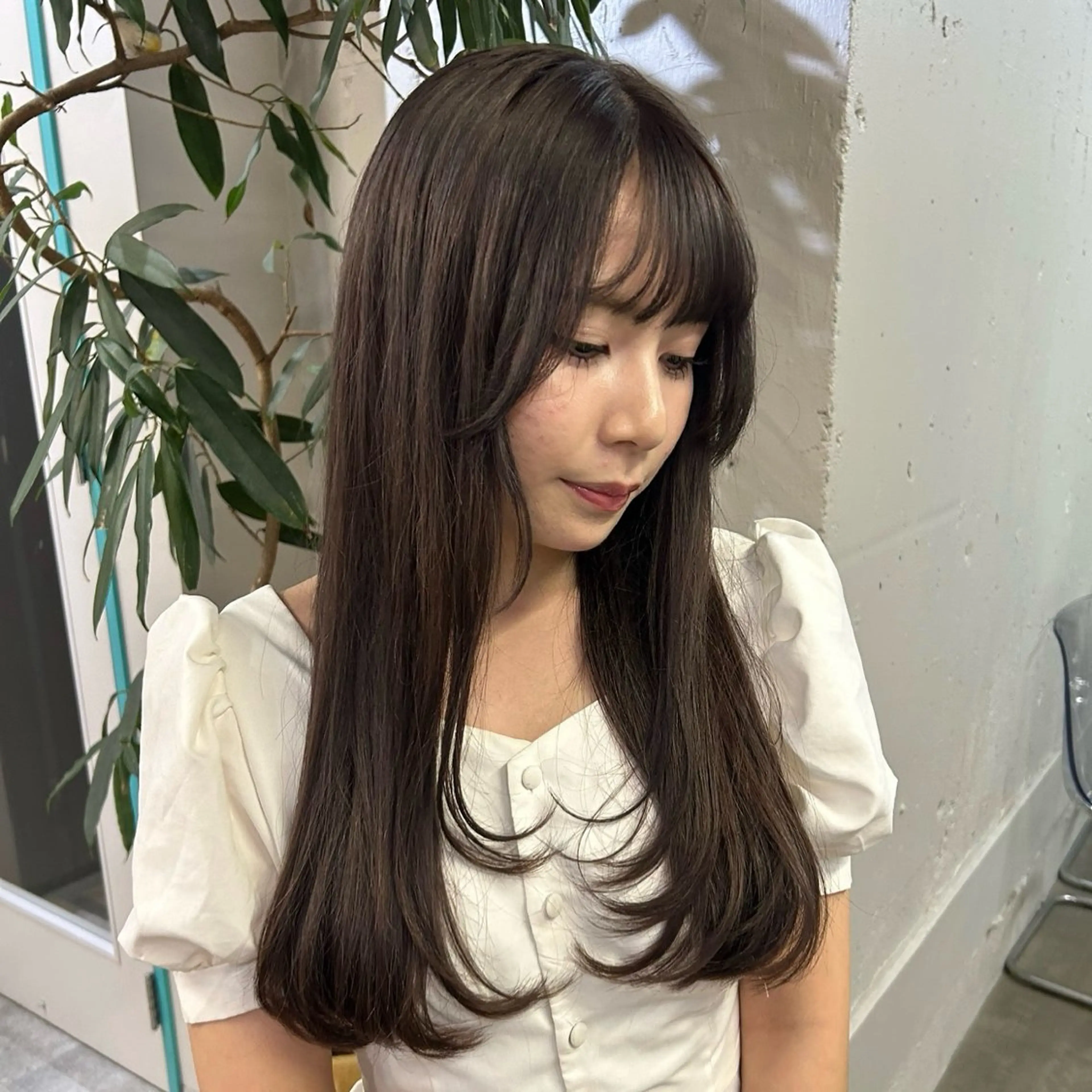 カラー グレージュ 小顔に見えるボブ 透明感カラー🪽のヘアスタイル