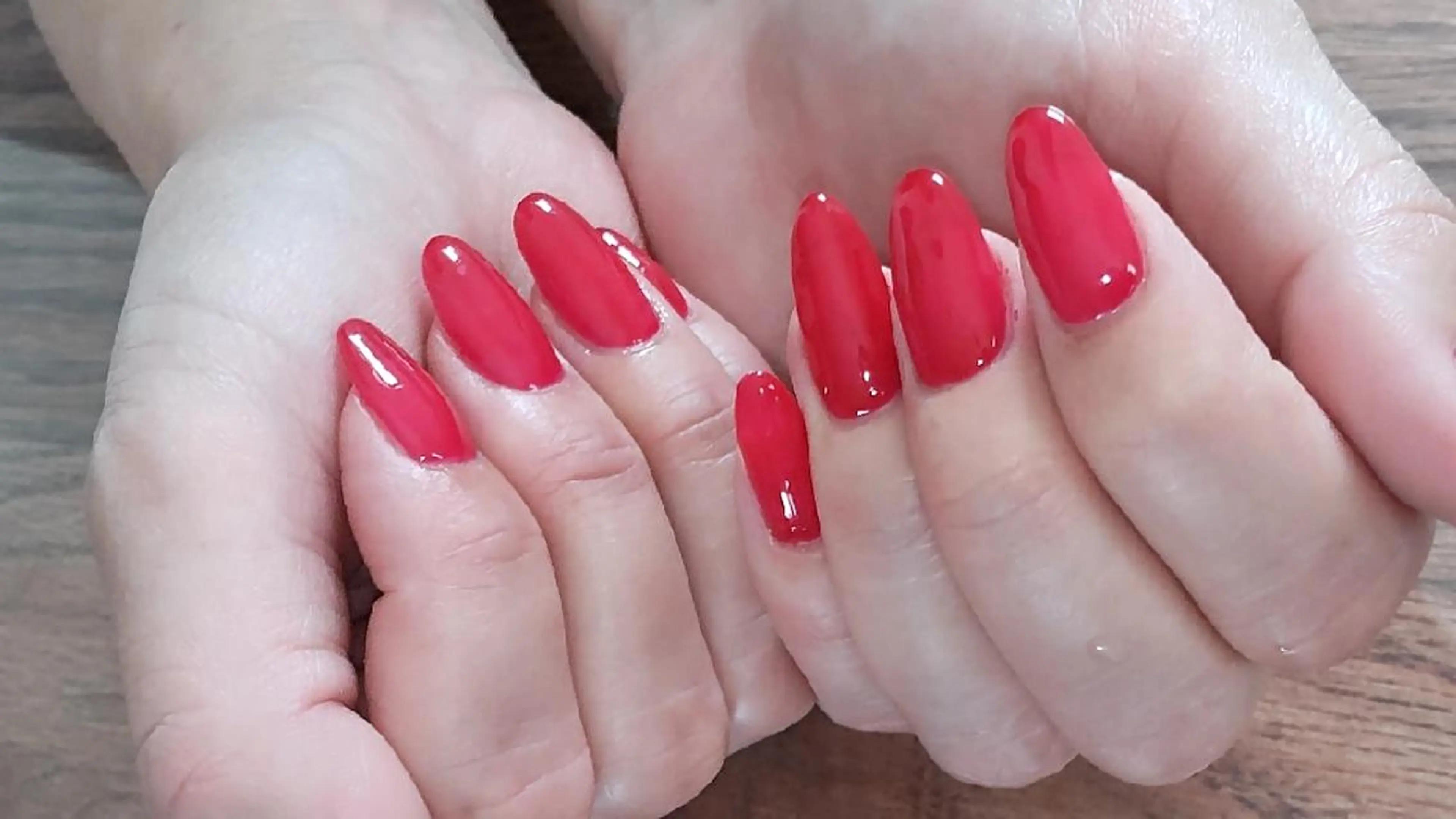 ネイル ワンカラーネイル 赤色 ハンドネイル infinity skyのネイルデザイン
