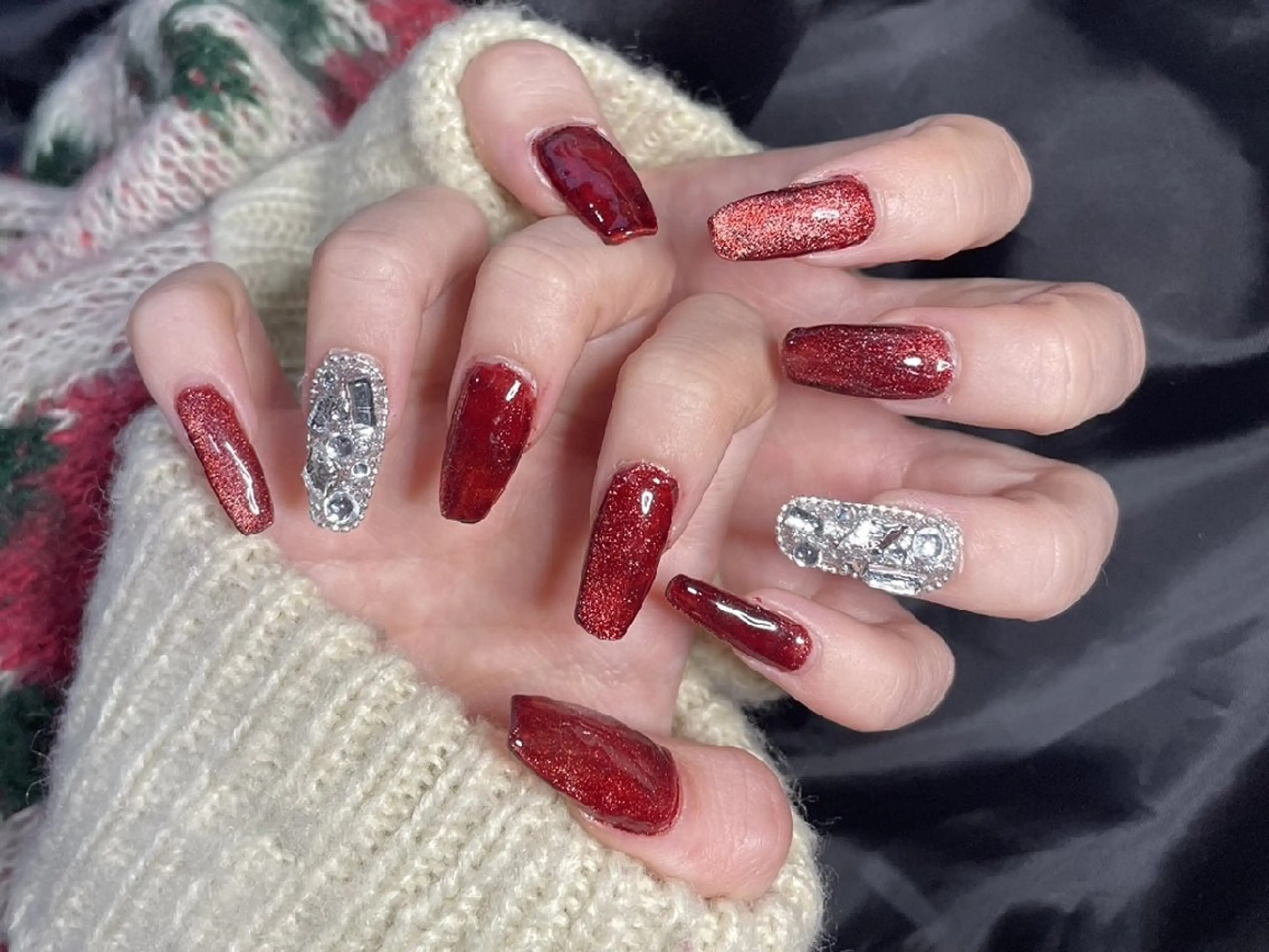 ネイル マグネットネイル 赤色 ✨ameru✨ nailsalonのネイルデザイン