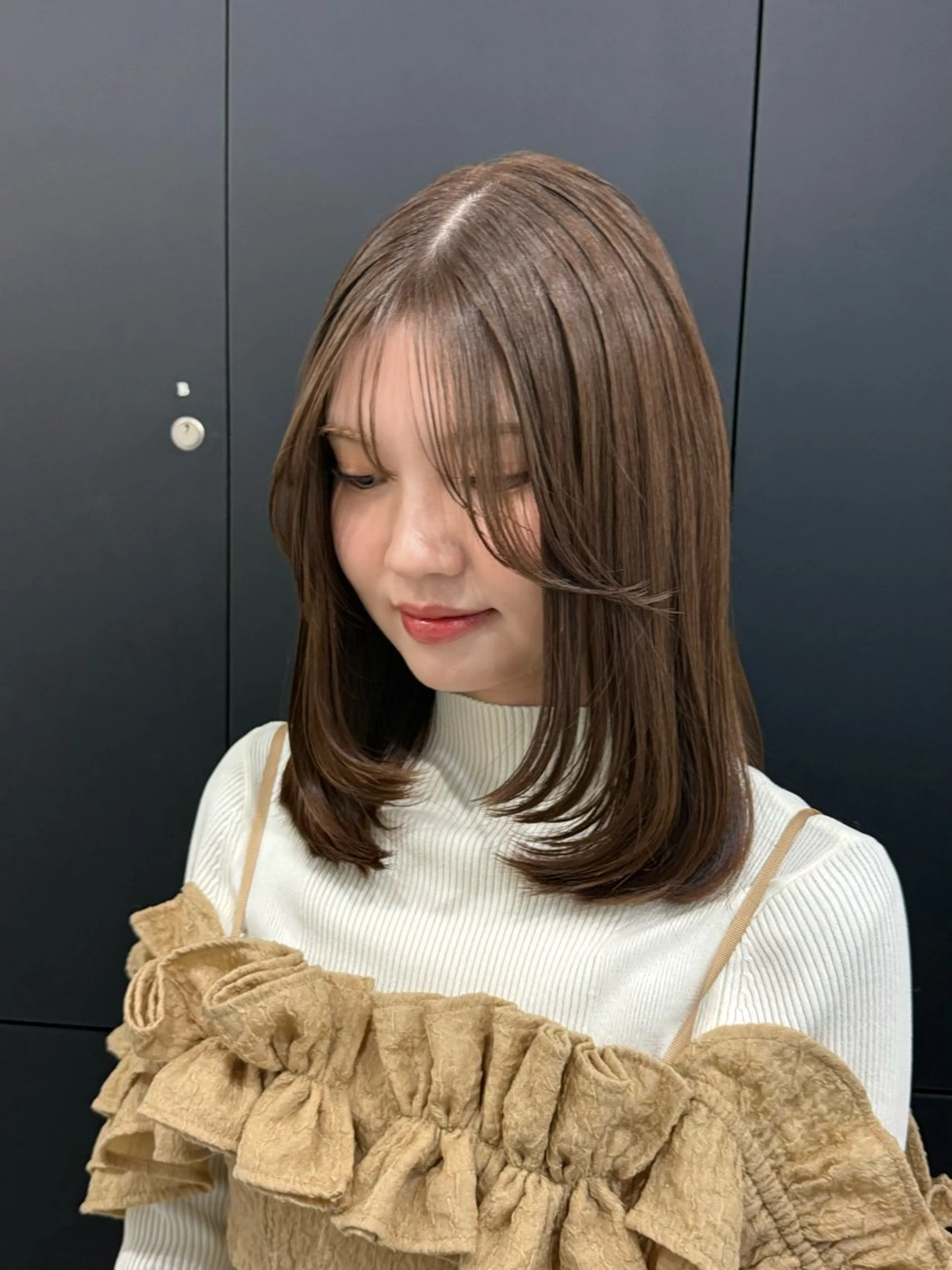ミディアム カラー ベージュカラー ブリーチ ミルクティーベージュ ブリーチなしカラー カット ヘアカラー azumi/ボブ/暖 色/オリーブ/縮毛のヘアスタイル