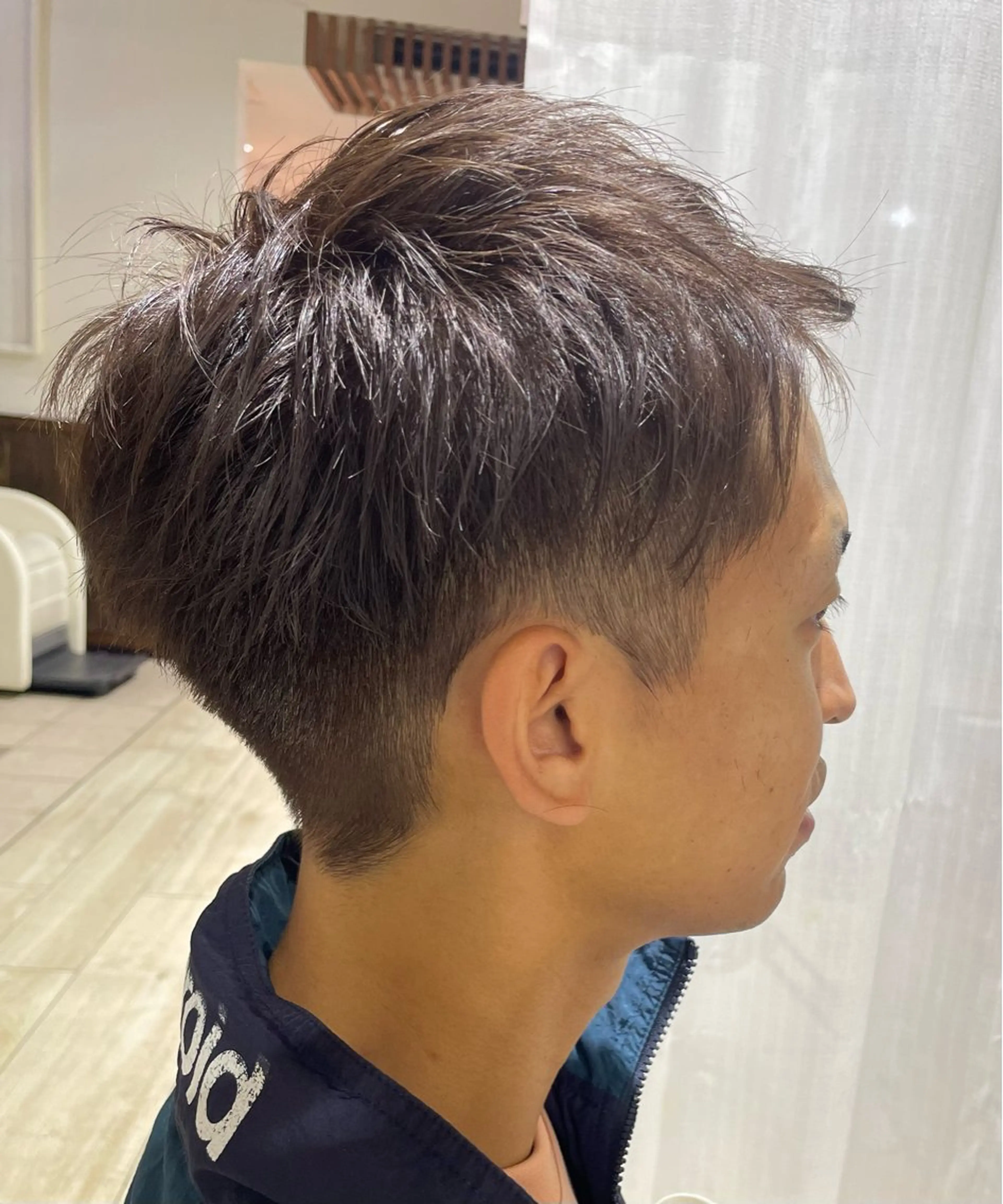 カラー メンズ 兼松 美香のヘアスタイル