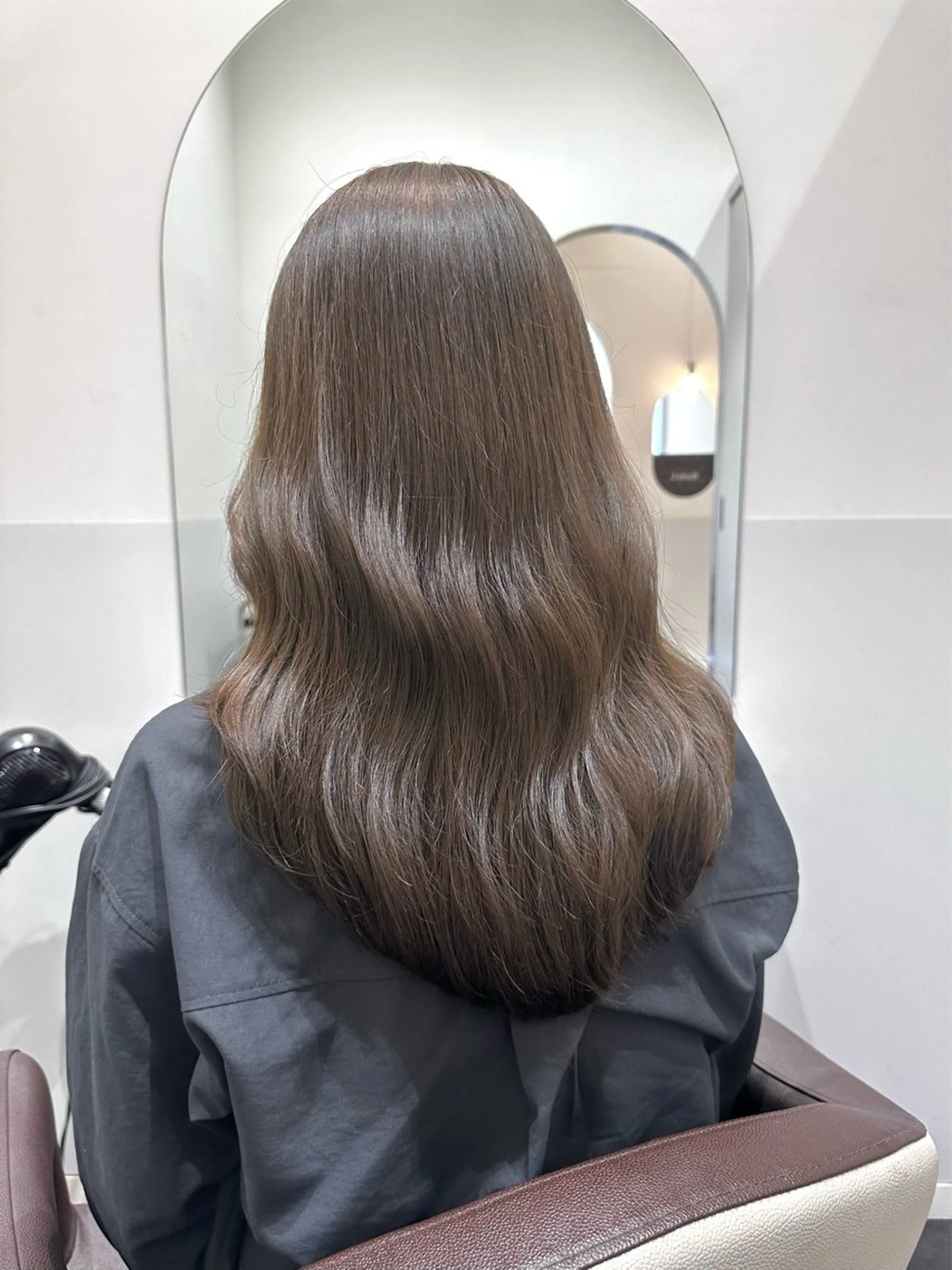 セミロング カラー ブリーチ グレージュ ブリーチなしカラー ヘアカラー トリートメント 矢野 晃平のヘアスタイル