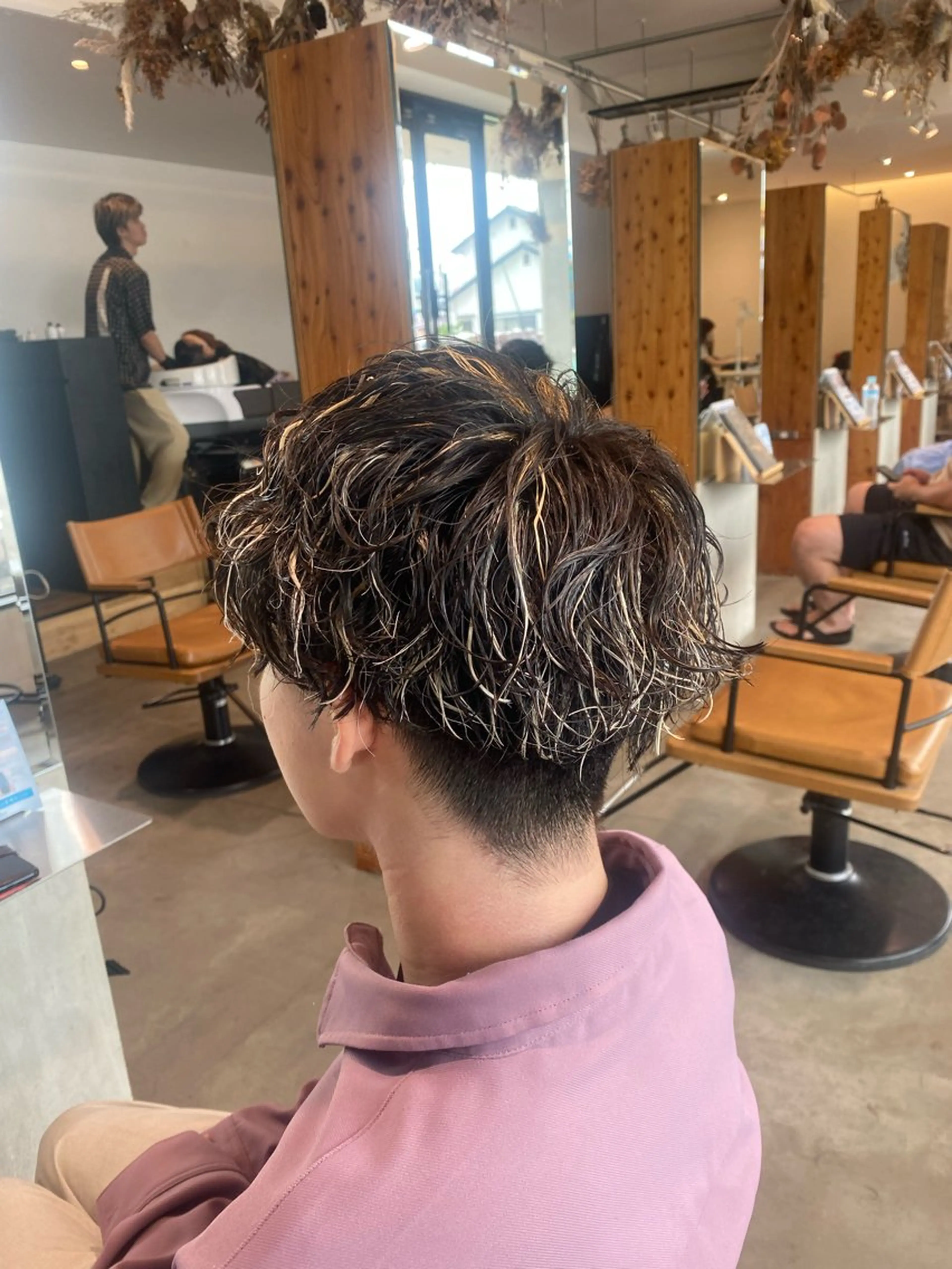 ショート ハイライト カット ヘアカラー パーマ くろだ まみのヘアスタイル