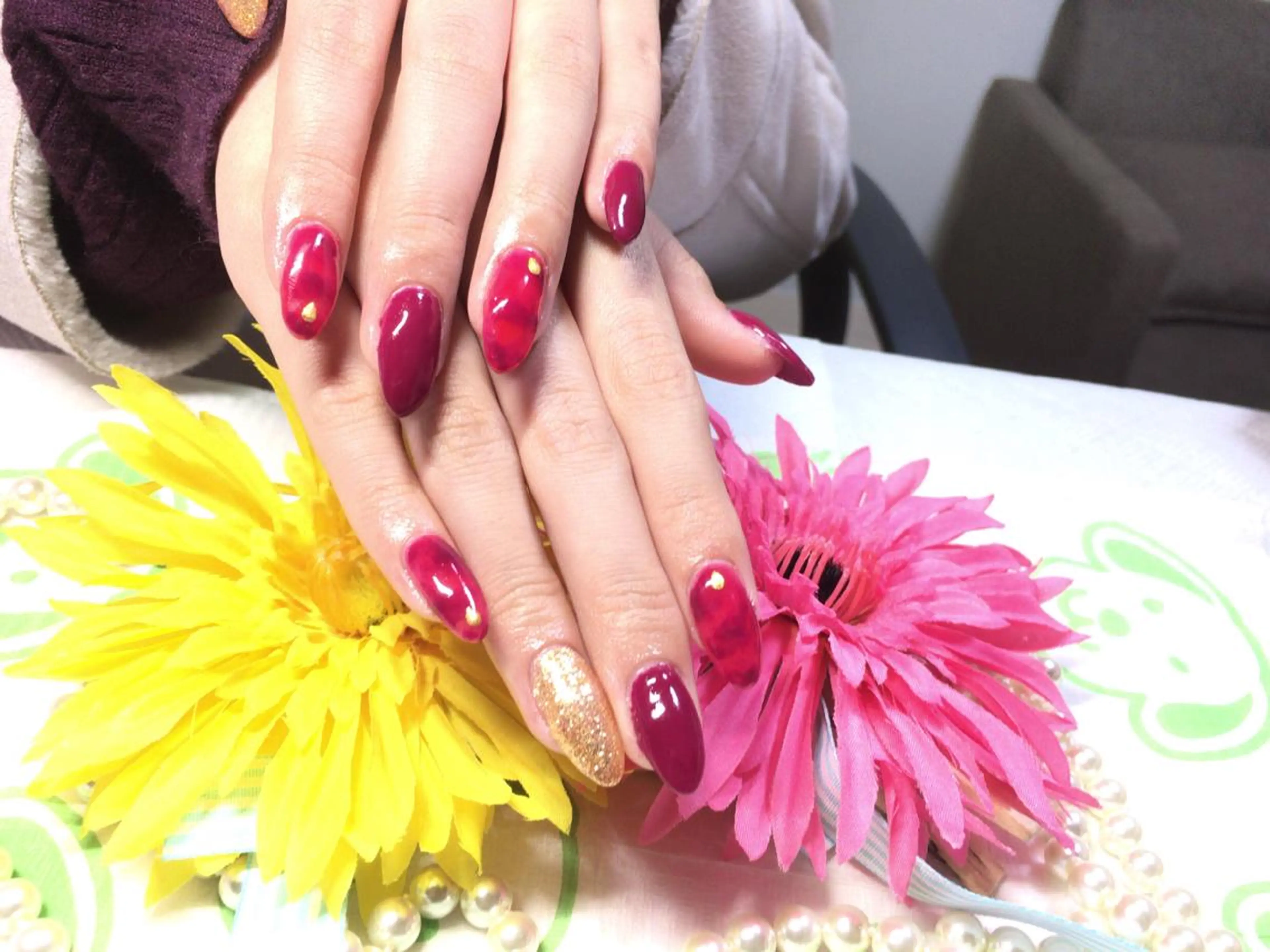 ネイル べっ甲ネイル 赤色 スカルプネイル ハンドネイル ハンドケア ネイル･脱毛サロン HARRYSのエステ・リラクイメージ