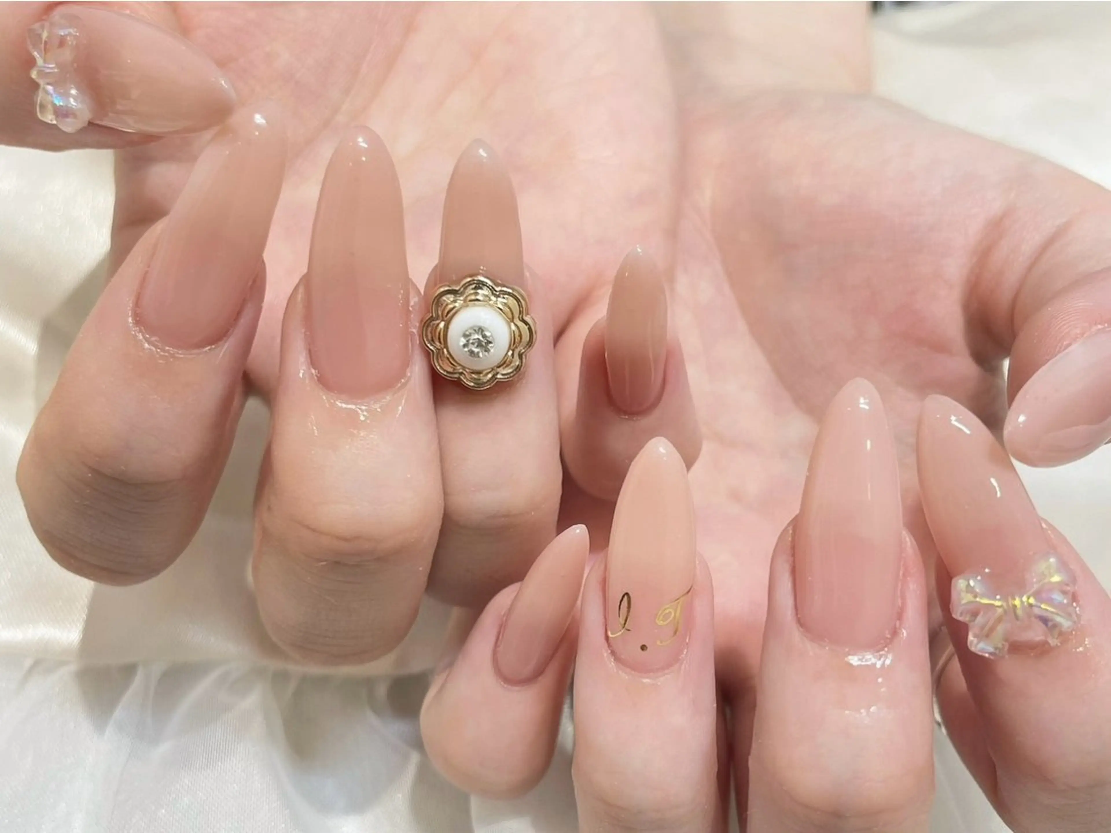 オフ×ワンカラーorグラデーション🤍の写真