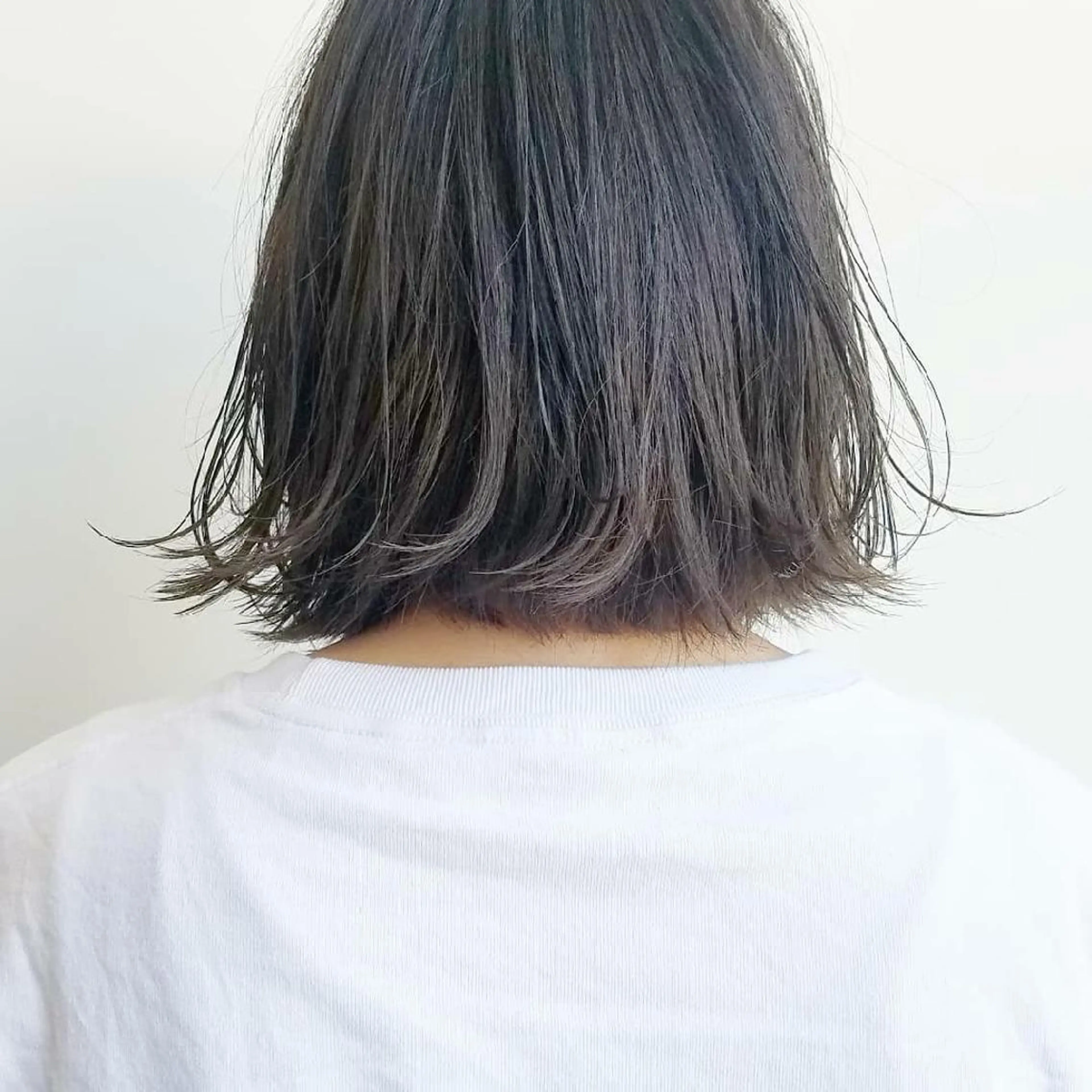 カラー ミディアム パーマ ボブ iplus まつげ、眉毛、耳つぼのマツエク・マツパデザイン