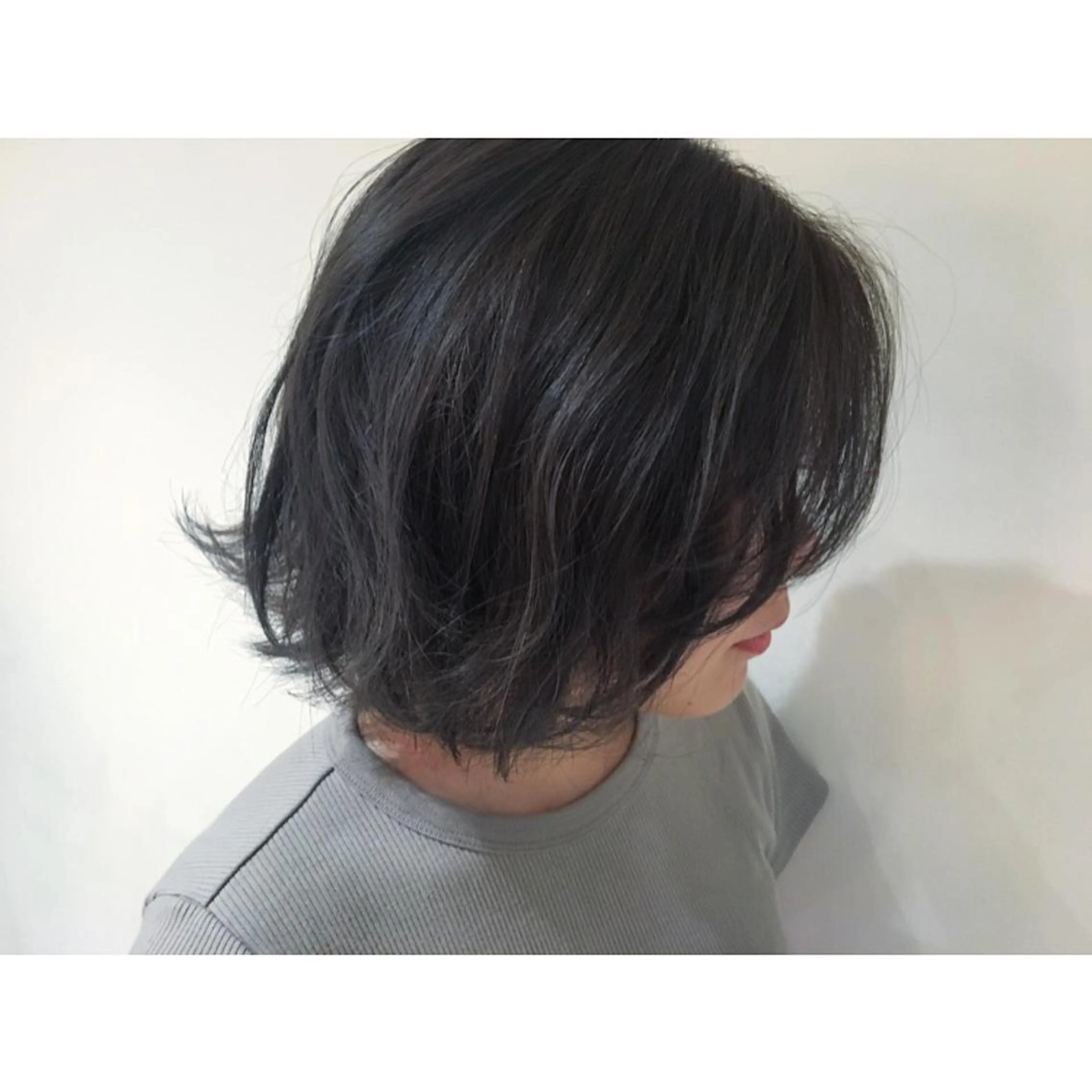 ショート カラー パーマ ヘアアレンジ アッシュ ブルーカラー ブルーアッシュ マンツーマン半個室 tamuraのヘアスタイル