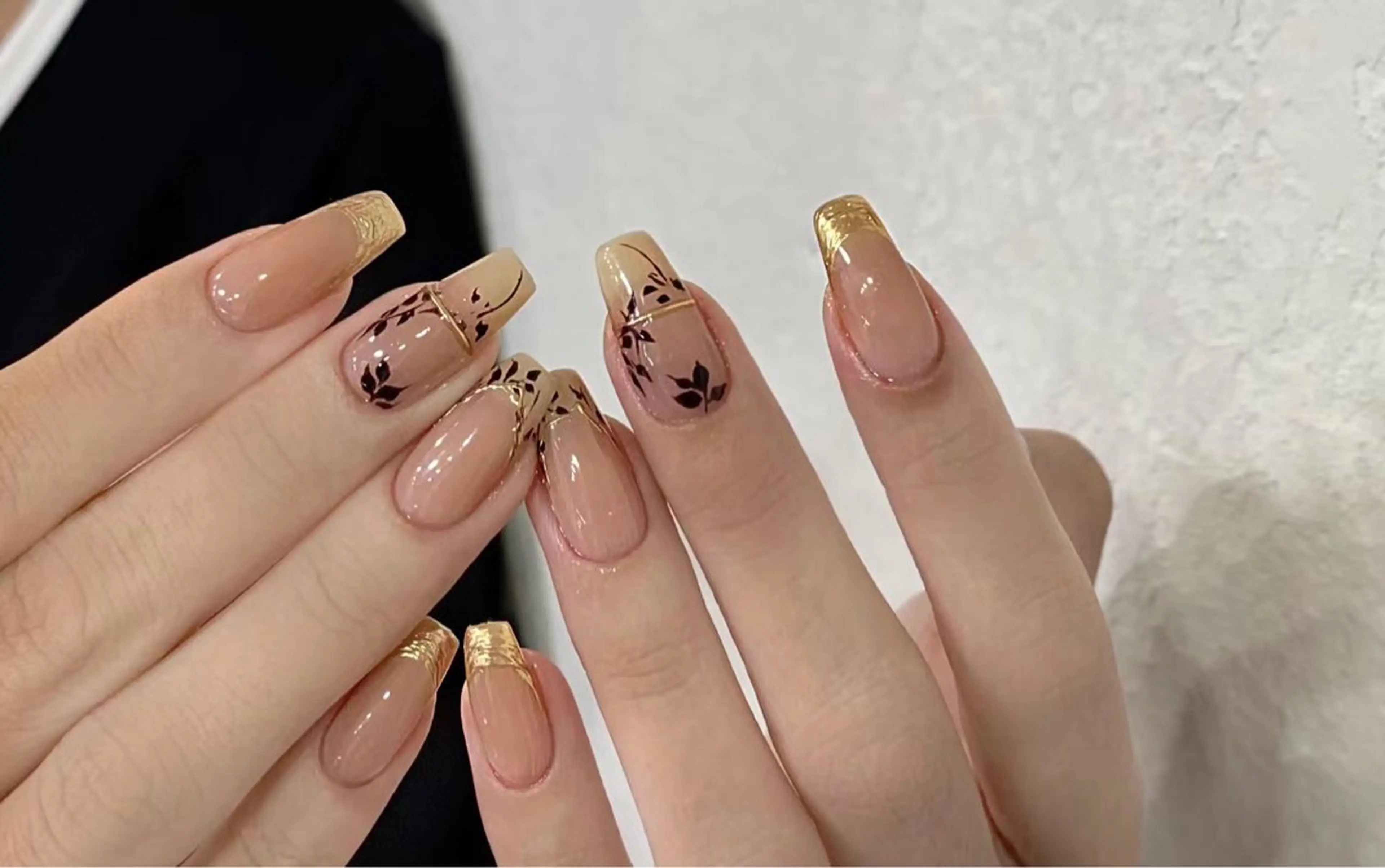 ネイル チークネイル 長さ出し ジェルネイル マグネットネイル 持ち込み ハンドネイル ハンドケア ラッキーネイルサロン 西川口東口店のネイルデザイン