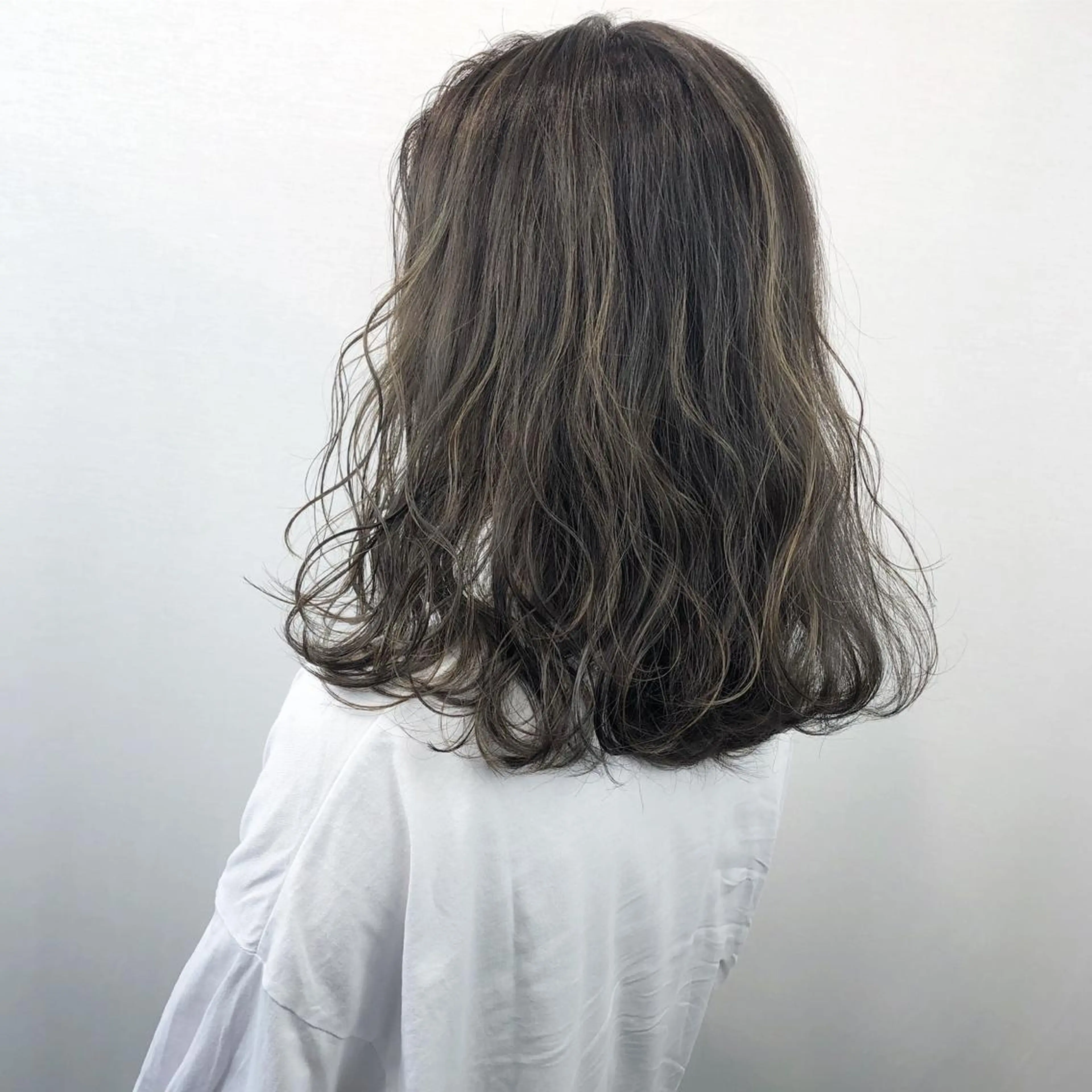 セミロング カラー アッシュ ハイライトカラー ハイライト ヘアカラー 🤍2nd🤍田所 美希のヘアスタイル