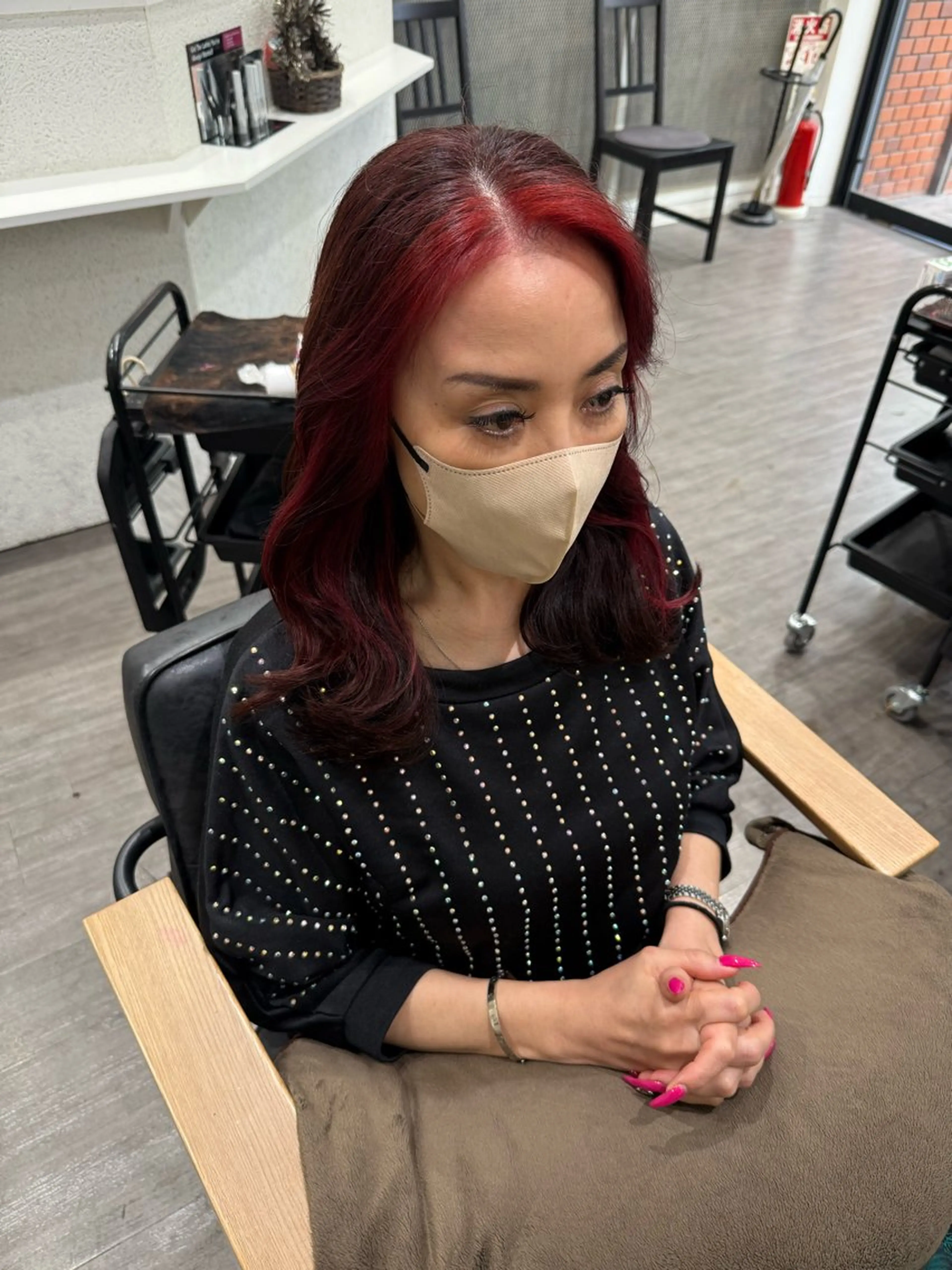 セミロング カラー レッドカラー 艶髪レイヤー上田 紗也🇰🇷💗のヘアスタイル