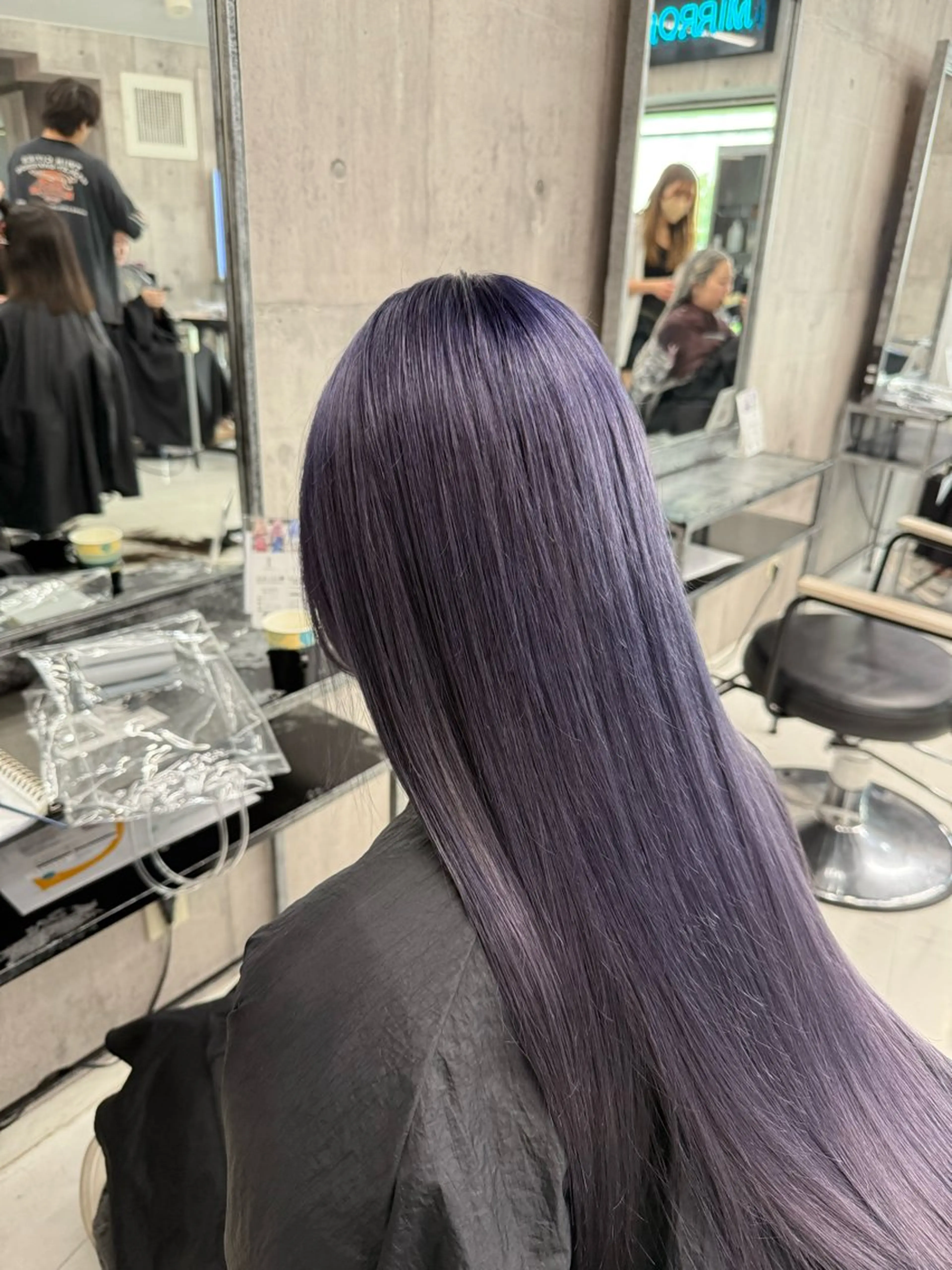 ロング カラー メンズ メンズバレイヤージュ メンズブリーチ メンズハイライト メンズハイトーン メンズインナーカラー ヘアカラー トリートメント ☁️かずき☁️青.紫 推し活カラー💫のヘアスタイル