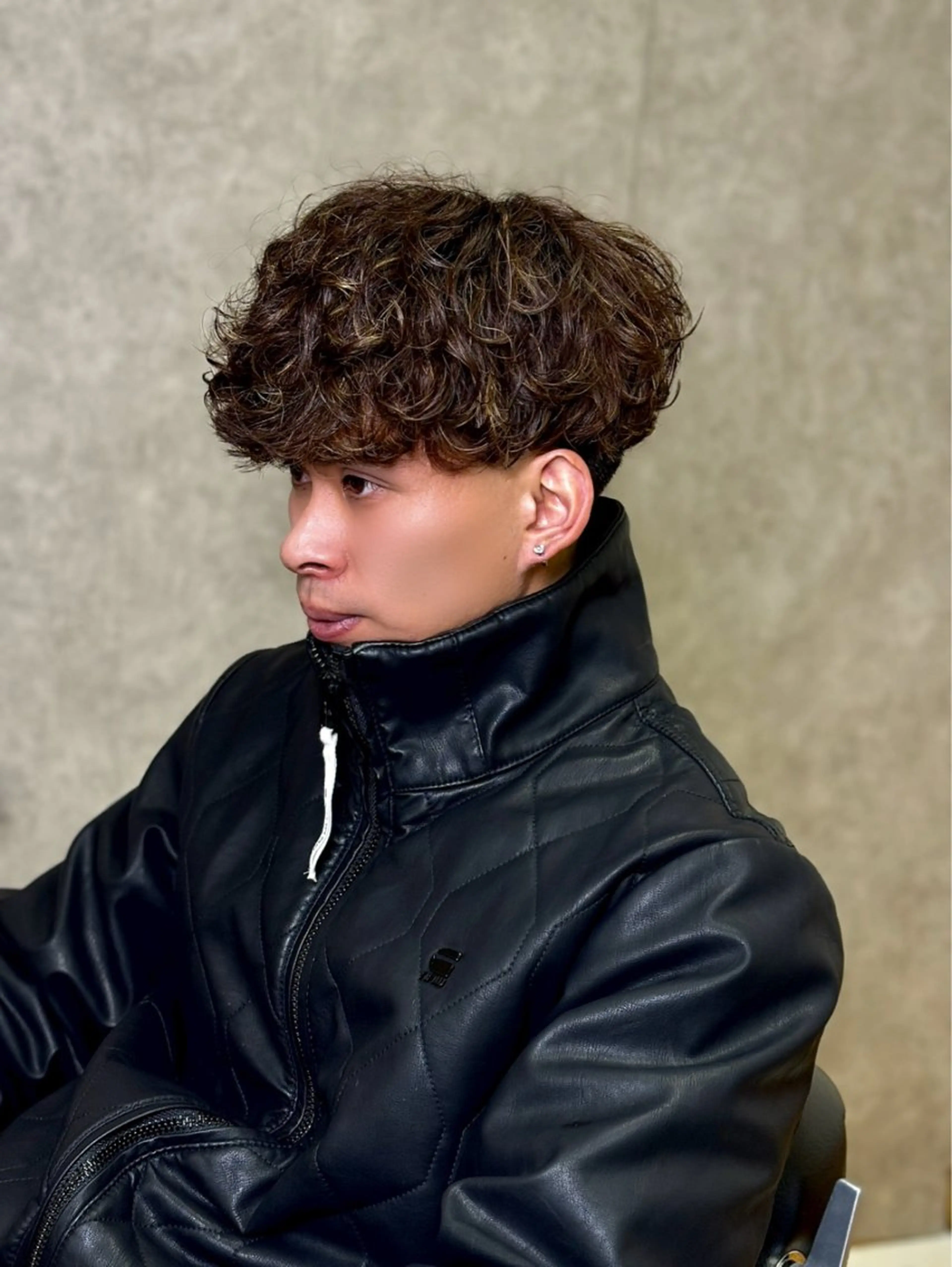 メンズ フェードカット メンズハイライト メンズパーマ カット ヘアカラー パーマ TAIYO帯広/ メンズパーマ/波巻きのヘアスタイル