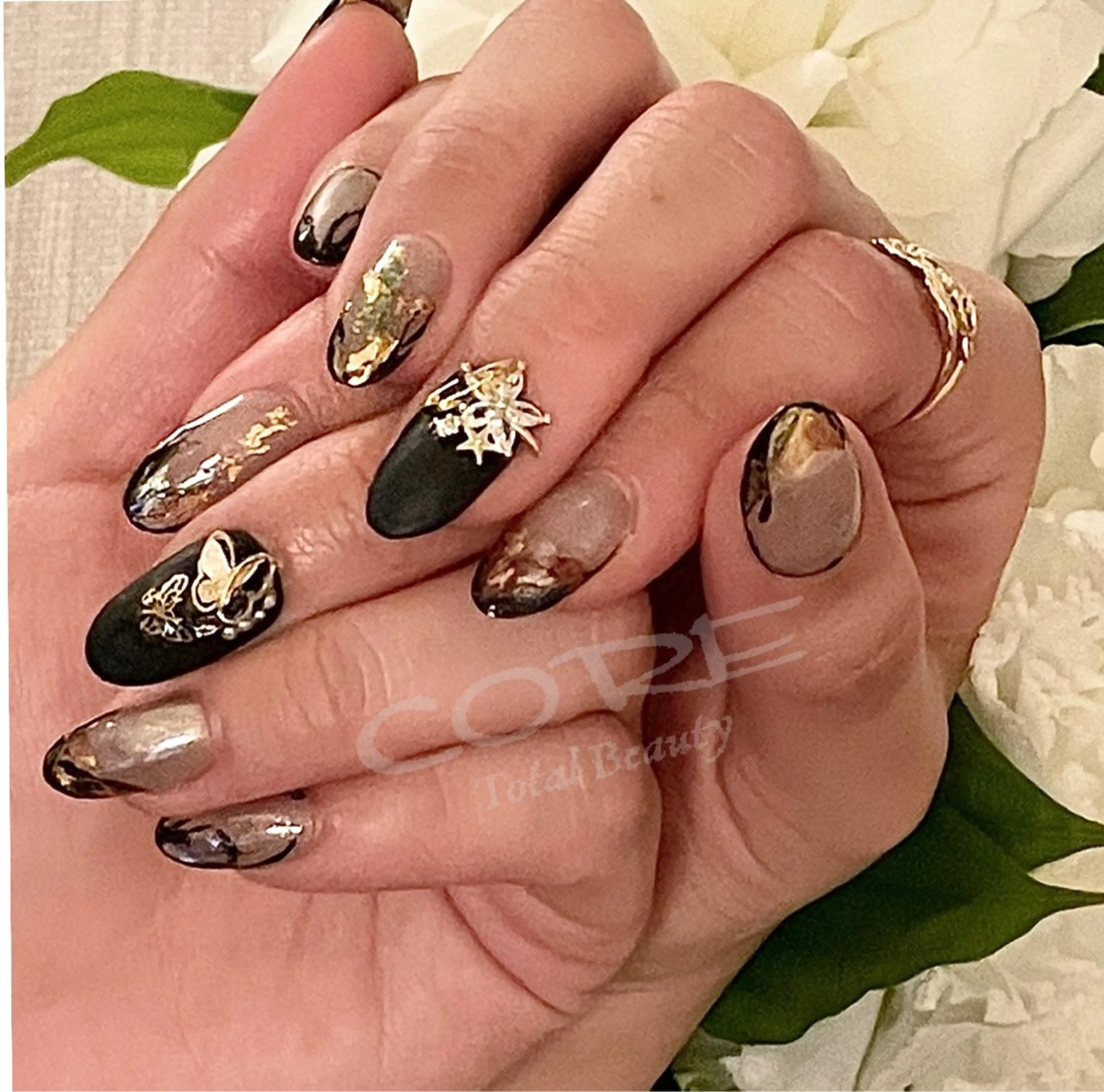 ネイル CORE TBのマツエク・マツパデザイン